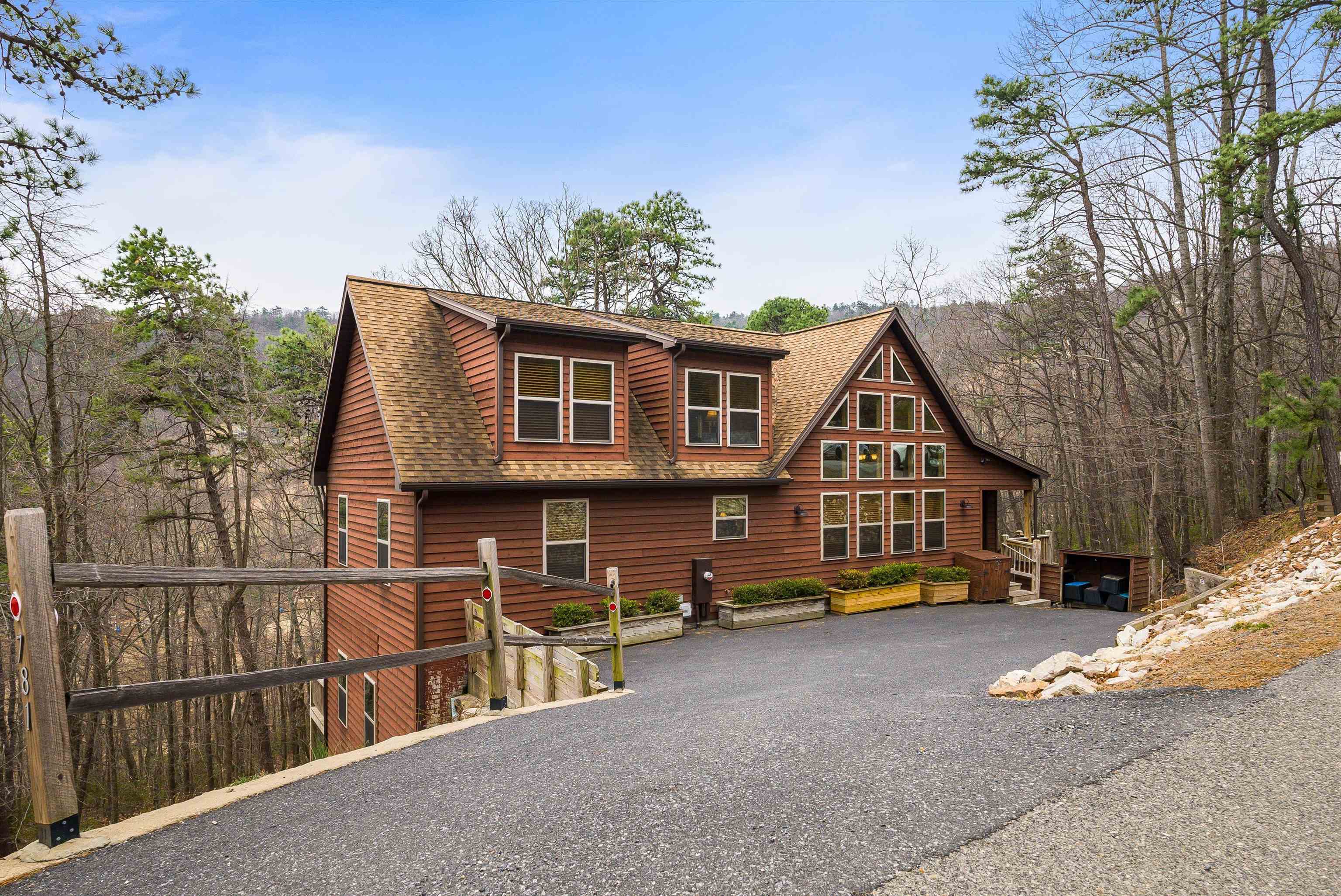 781 RAINIER RD, Mcgaheysville, VA 22840