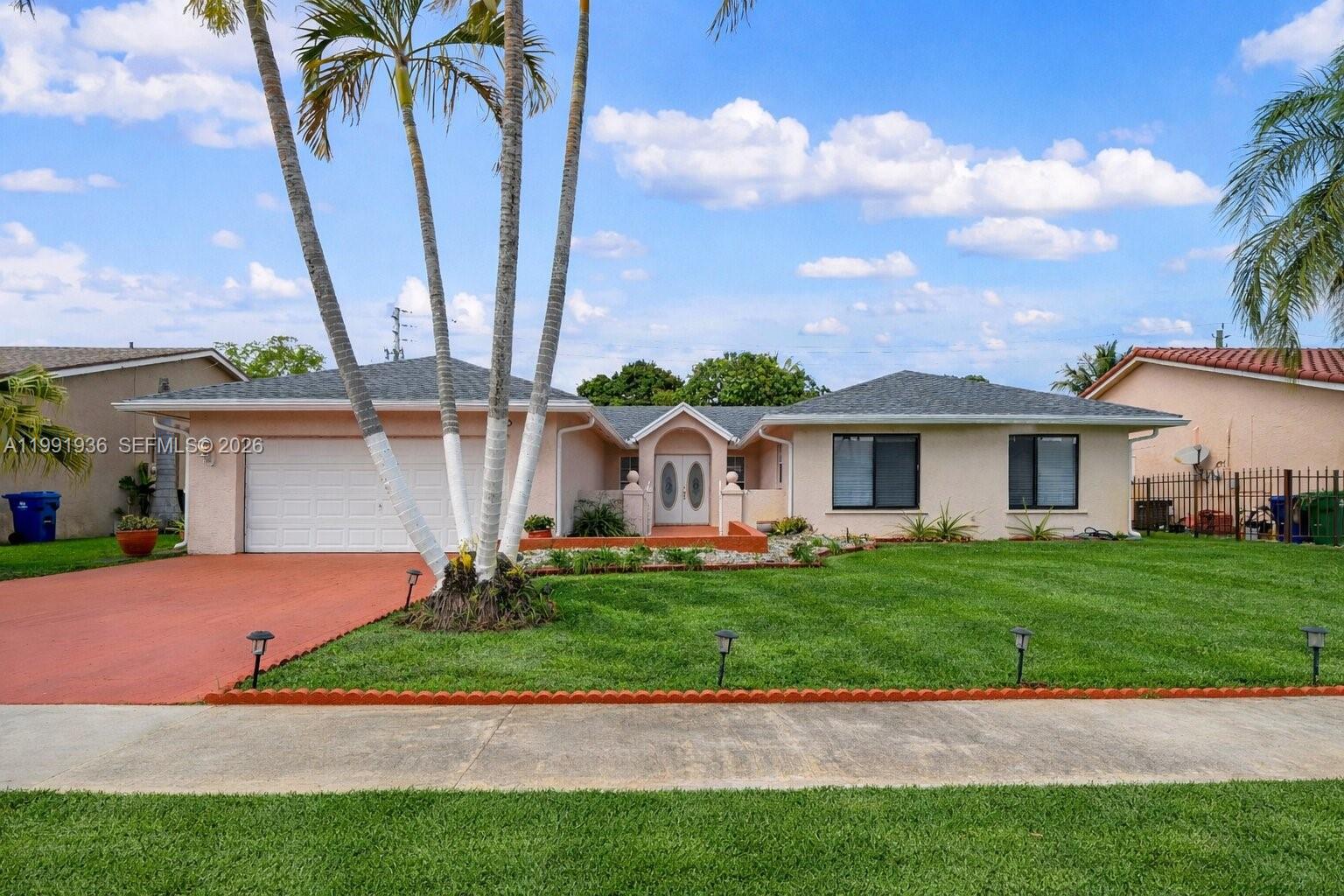 Homes Of Lake Miramar