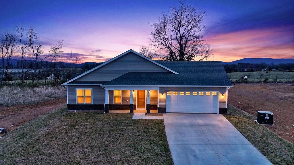 230 LANGLEY DR, Waynesboro, VA 22980