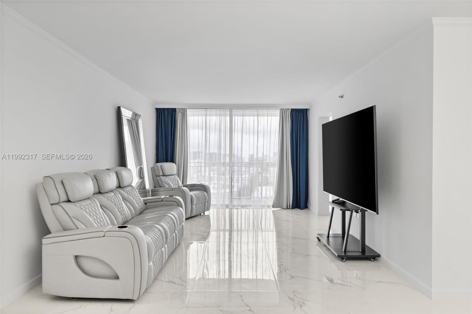 Elegant master bedroom retreat at 210 174th St - Condo in Sunny Isles Beach