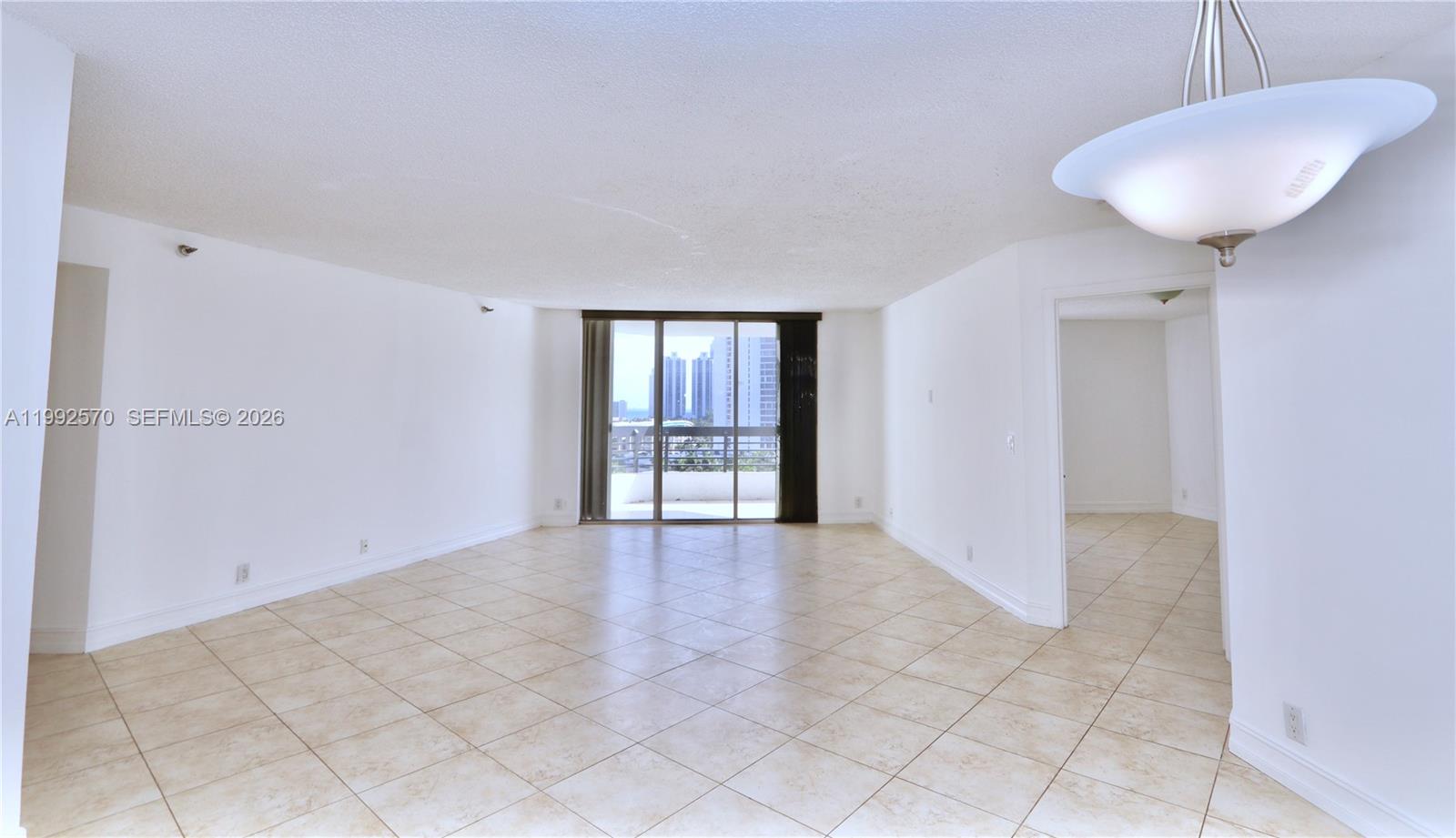 3500 Mystic Pointe Dr #1207