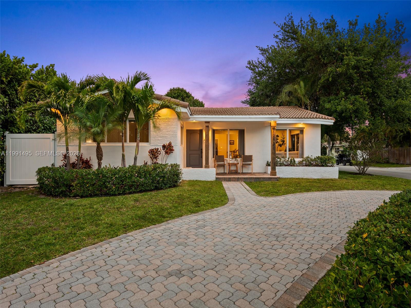 Hollywood Lakes Section