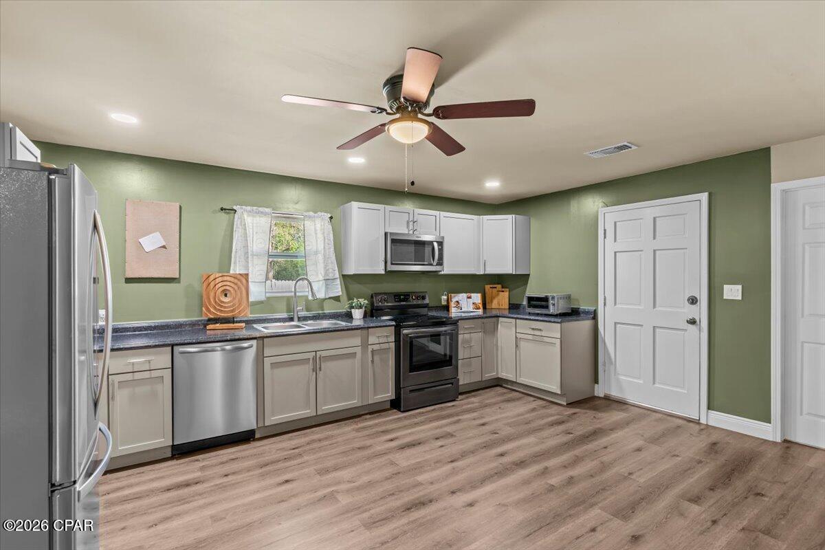 Image 11 For 1021 8th Avenue