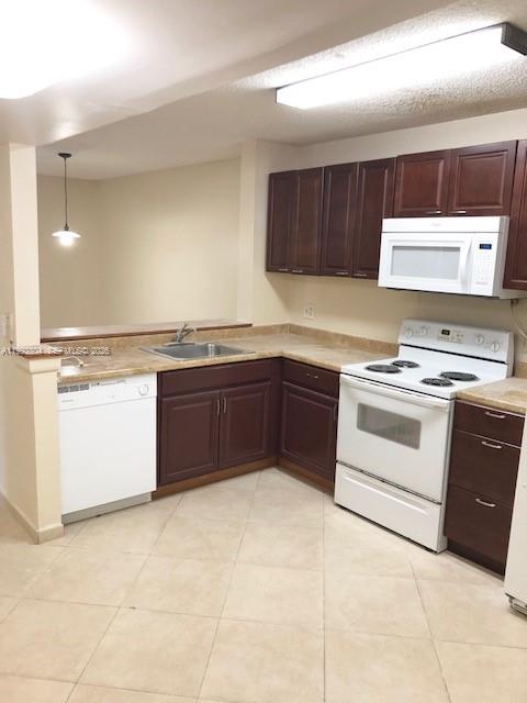 Lakes Of Jacaranda Condo
