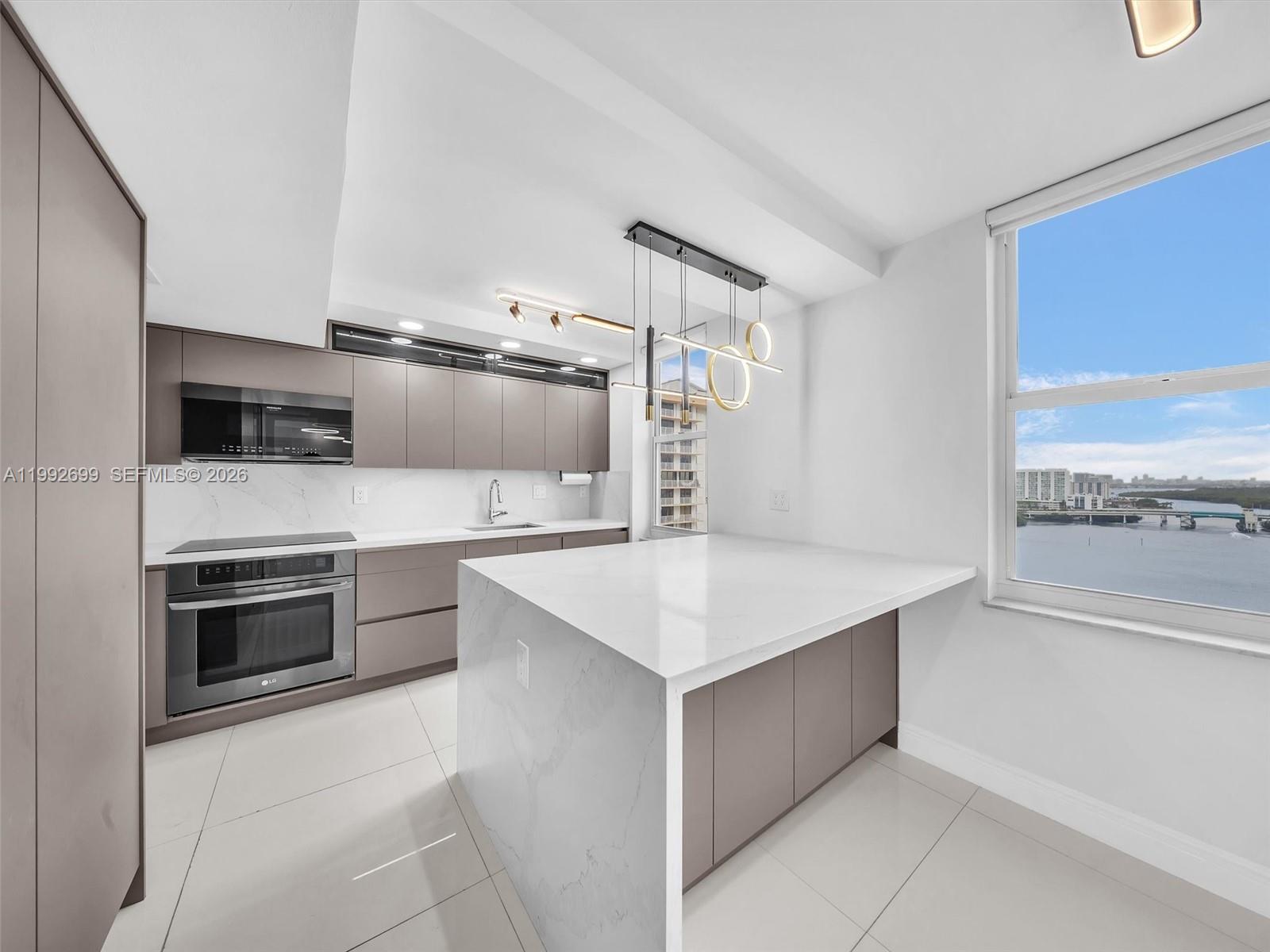 Winston Towers 500 Condo