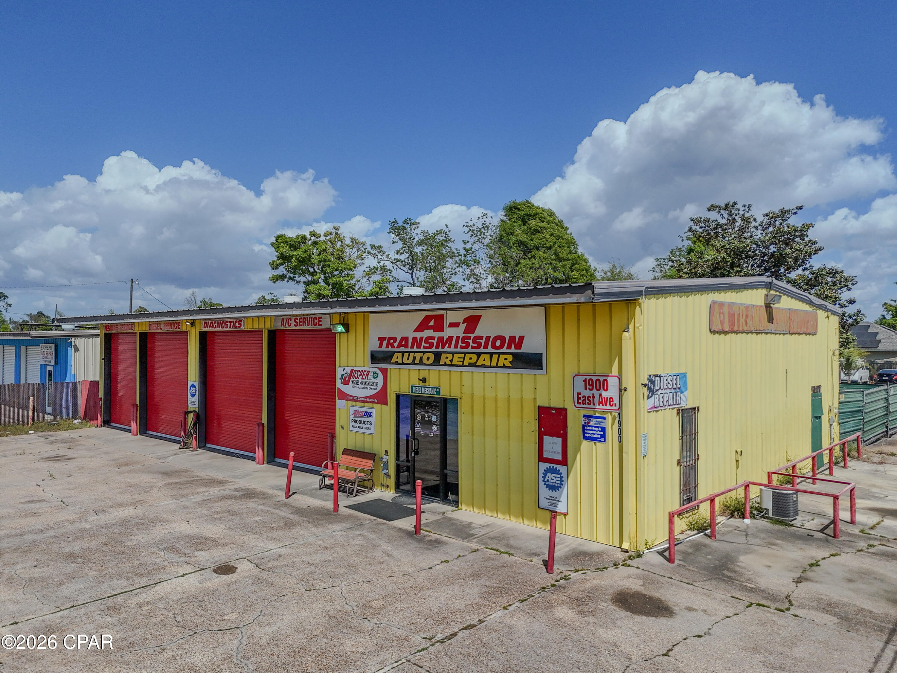 Listing photo id 1 for 1900 East Avenue