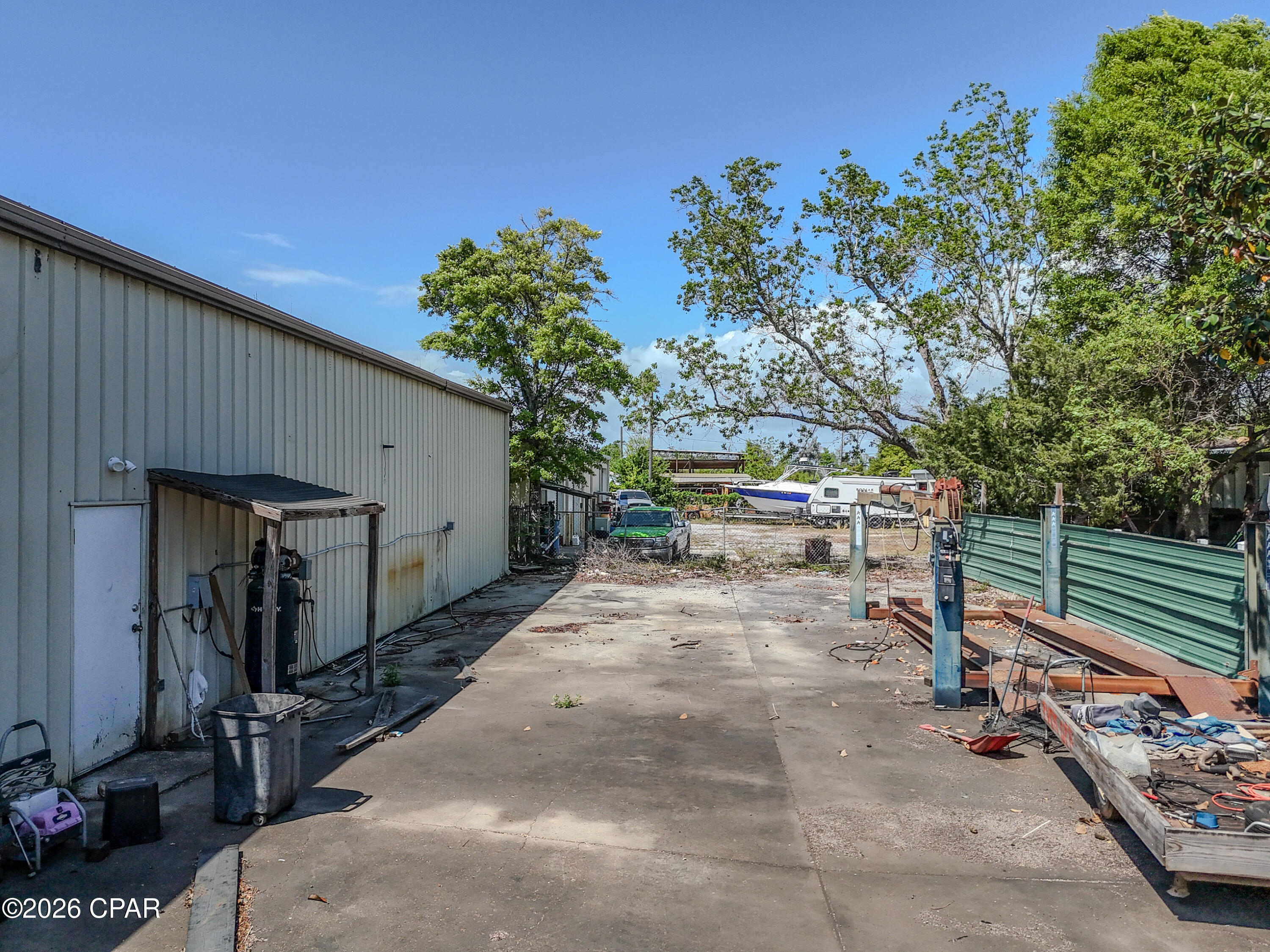 Listing photo id 20 for 1900 East Avenue