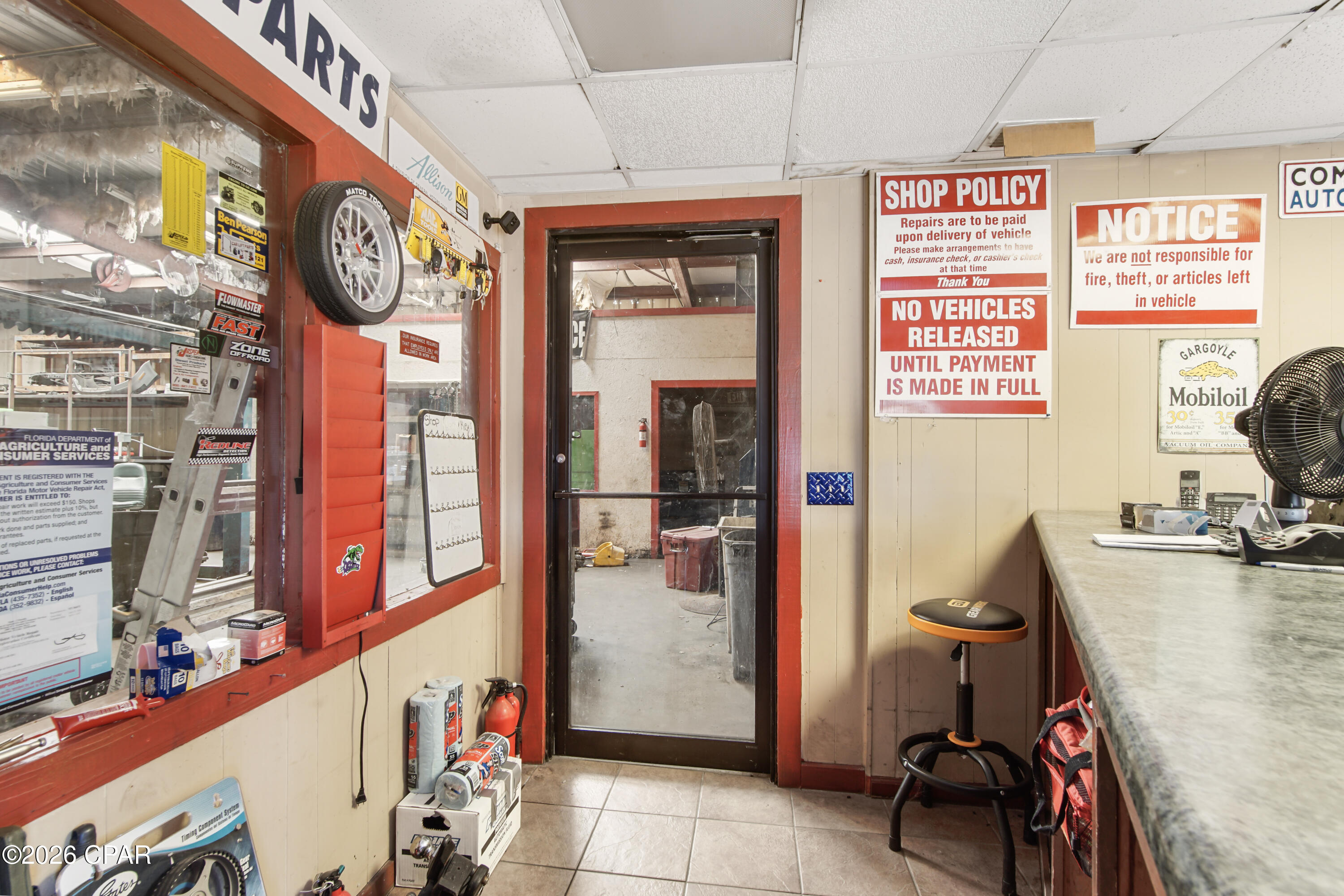 Listing photo id 8 for 1900 East Avenue