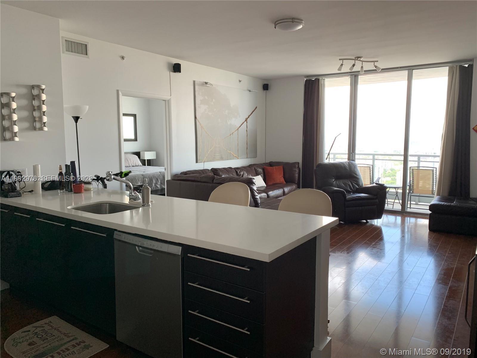 Apartamento para Alugar em Miami, FL