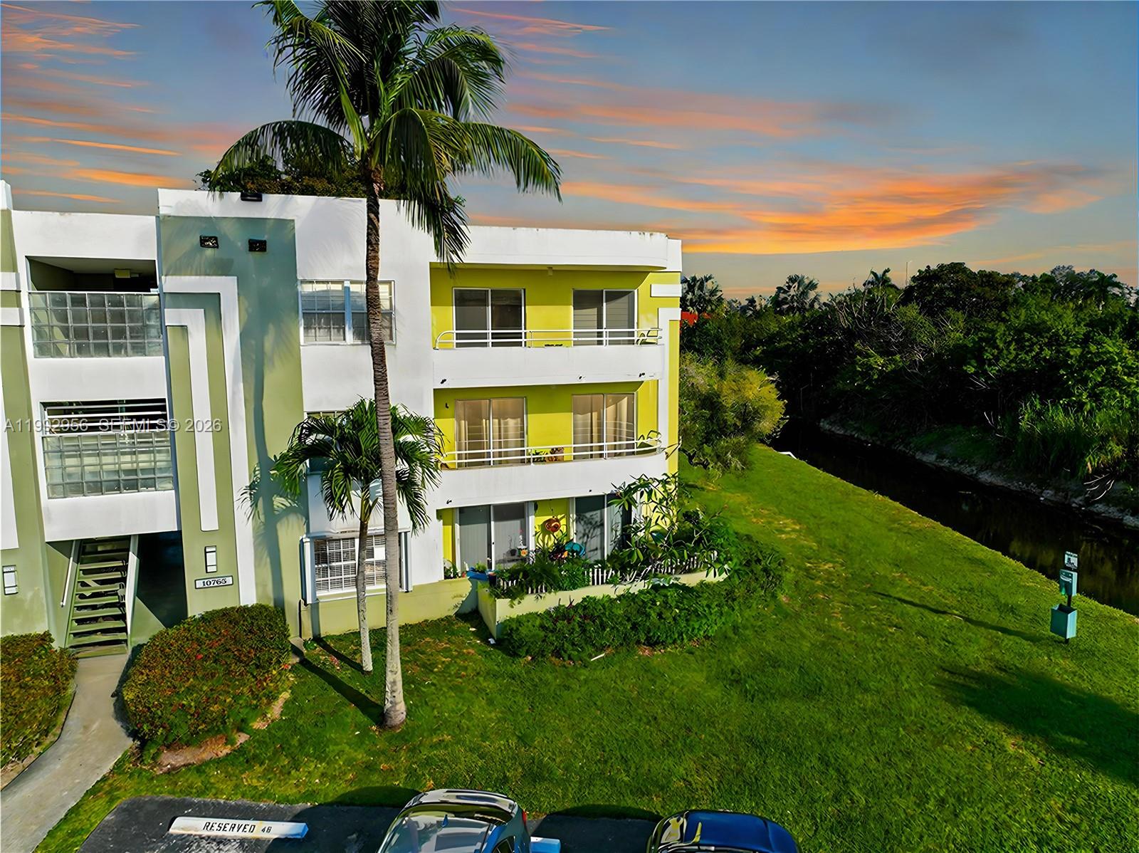 Palm Cove Condo
