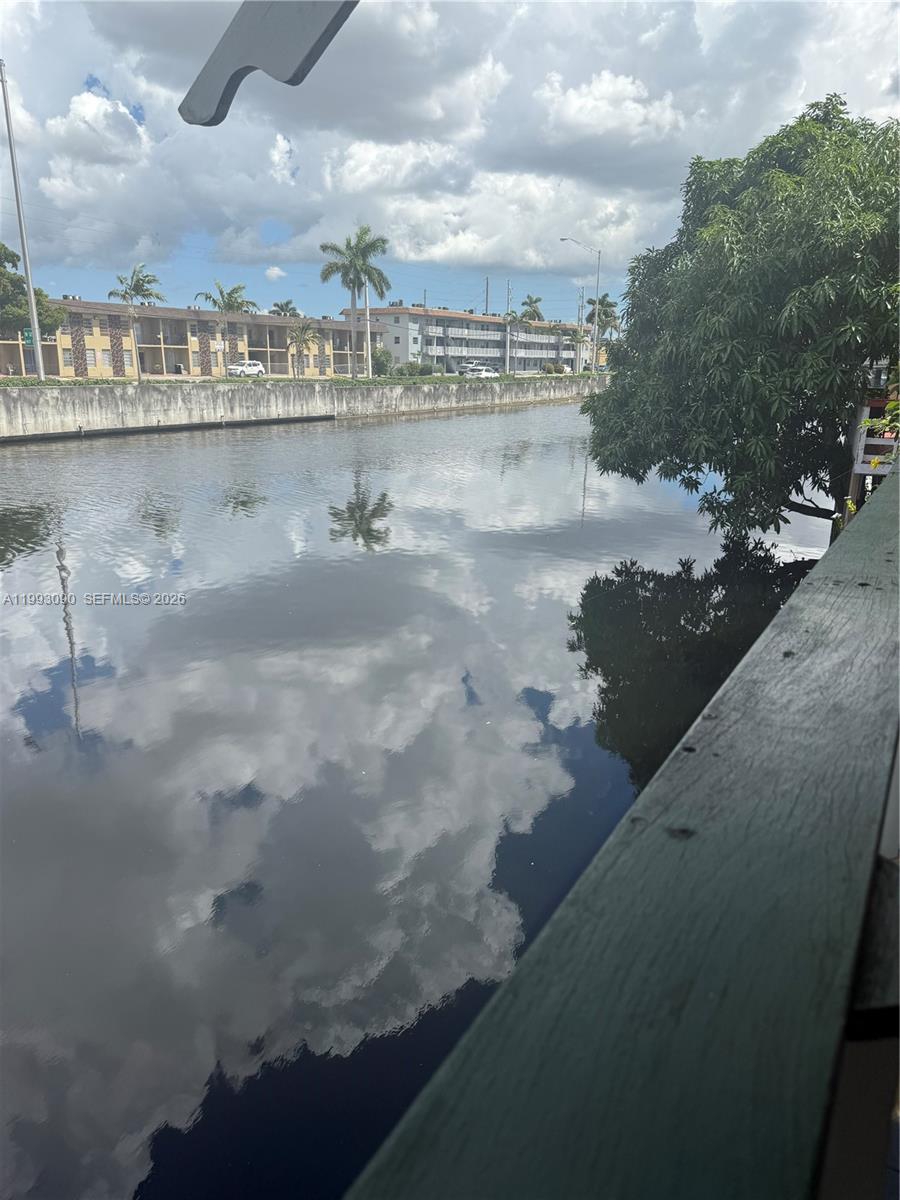 11 53 40 Fla Fruit Land C