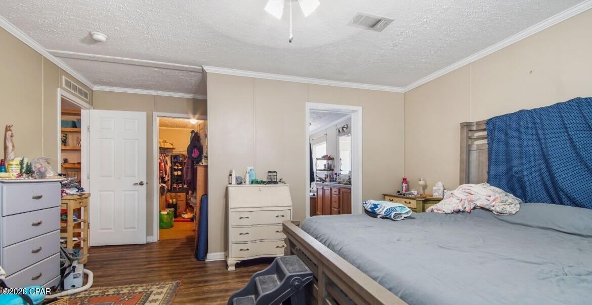 Image 18 For 7127 Beachwood Boulevard