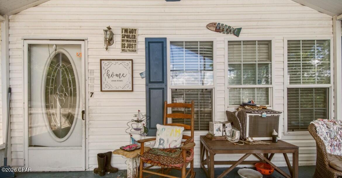 Image 3 For 7127 Beachwood Boulevard