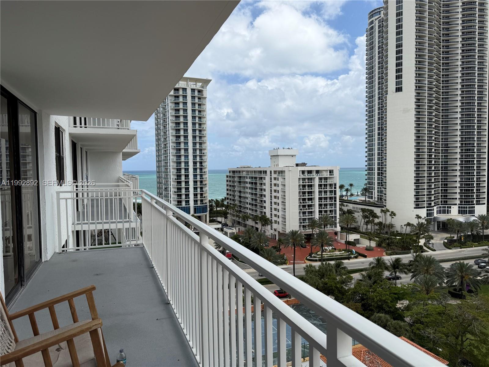 Winston Towers 600 Condo