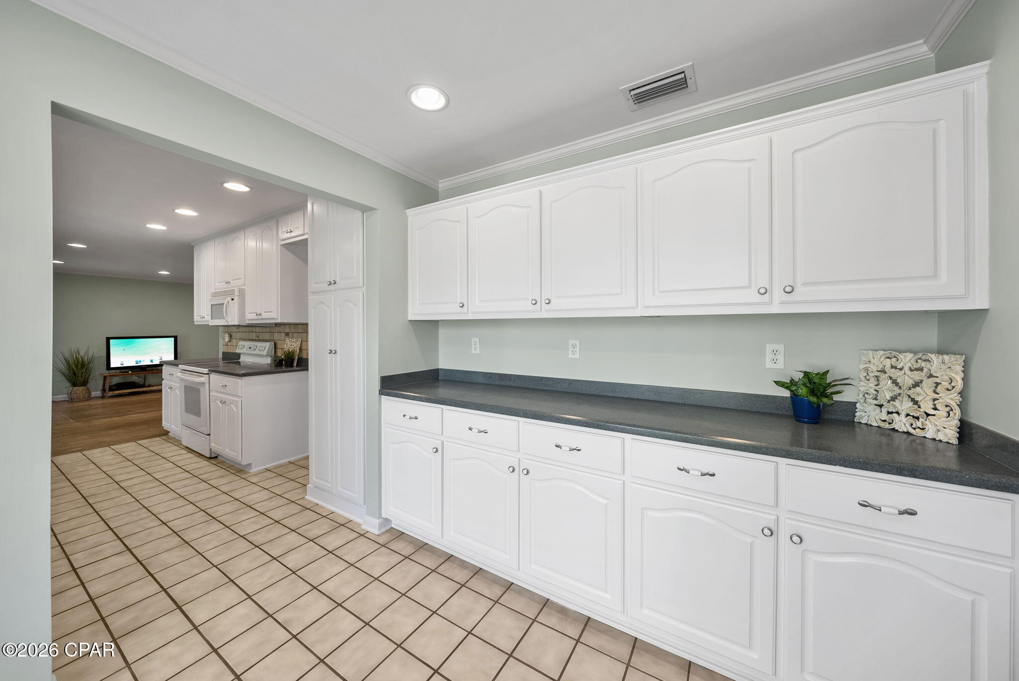 Listing photo id 12 for 4401 Cindy Lane