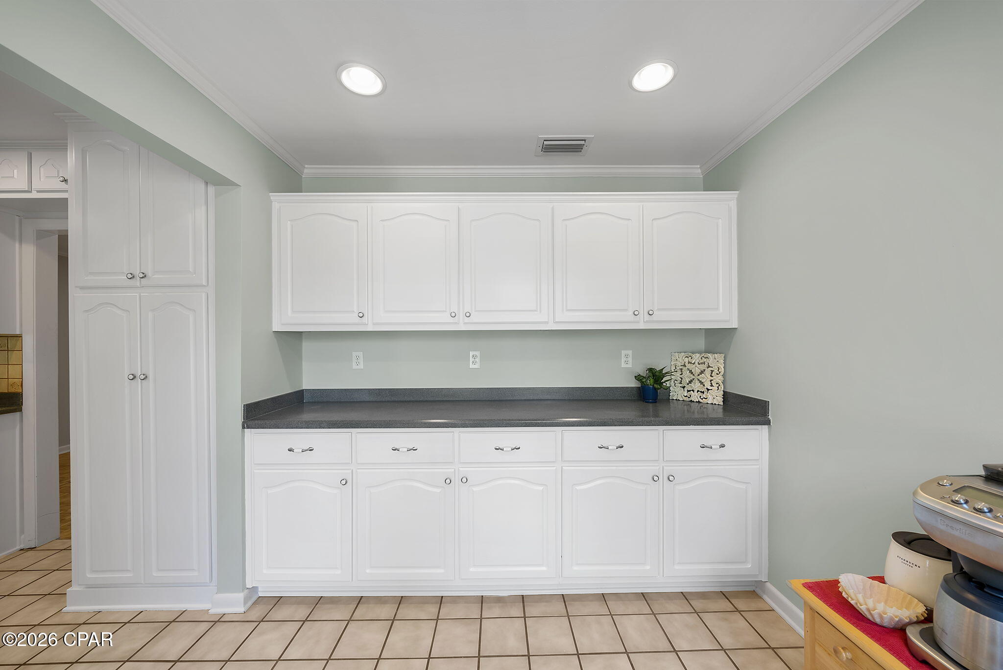 Listing photo id 13 for 4401 Cindy Lane