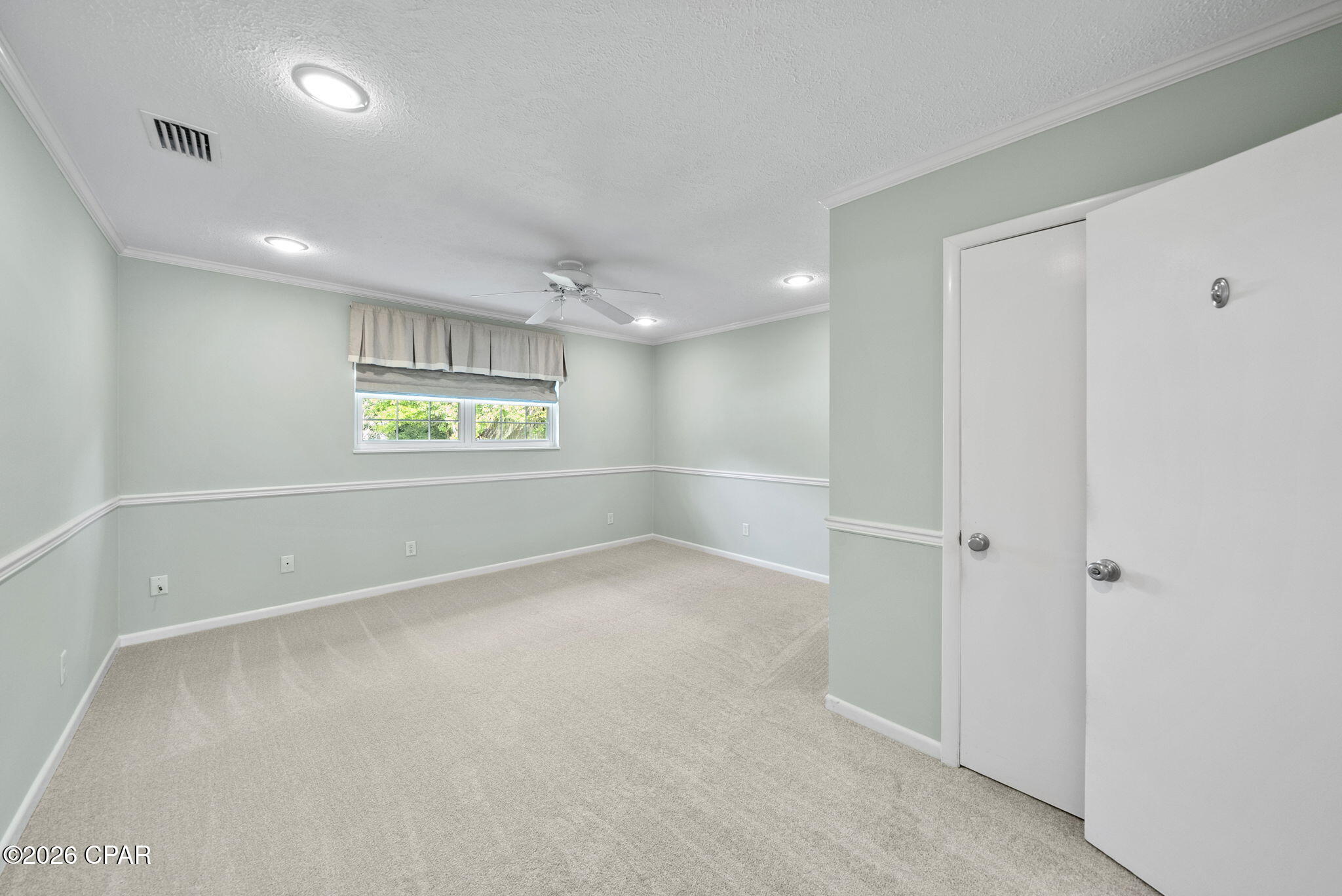 Listing photo id 17 for 4401 Cindy Lane