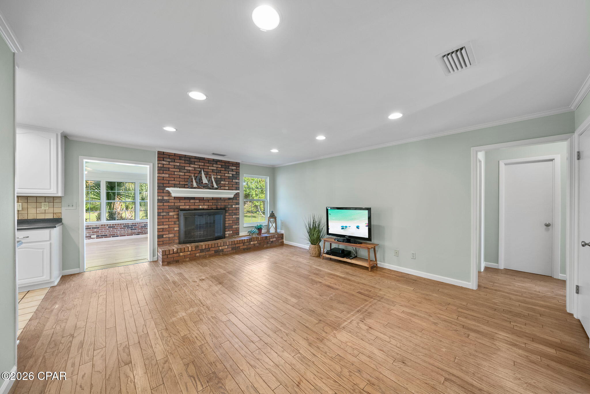 Listing photo id 5 for 4401 Cindy Lane