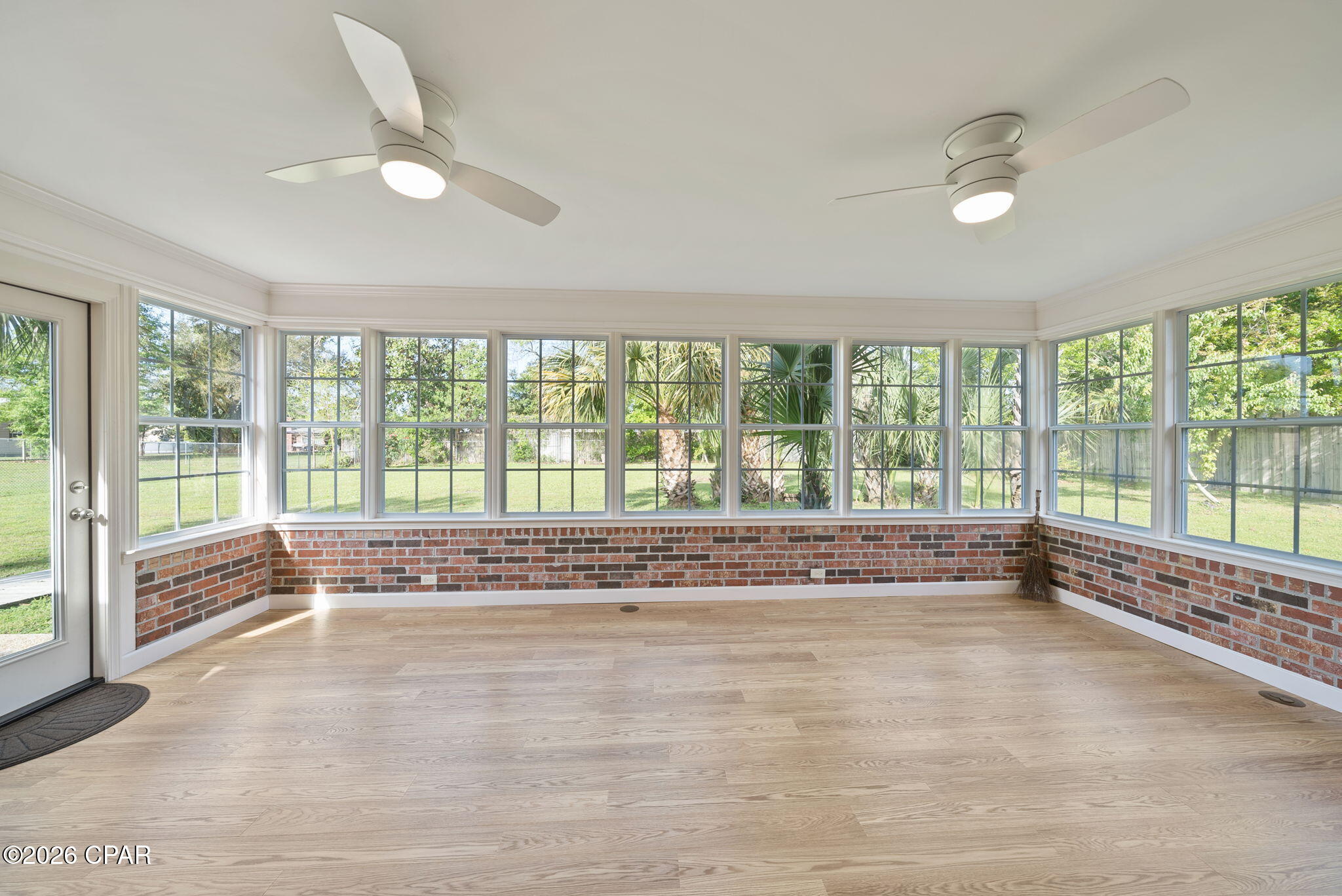 Listing photo id 7 for 4401 Cindy Lane