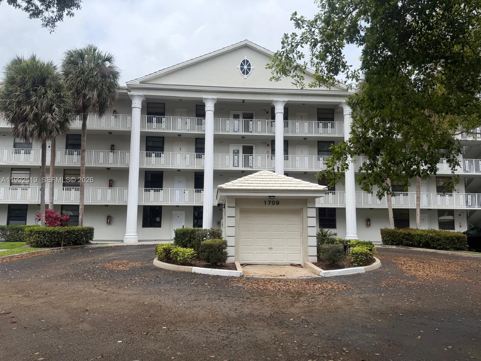 Condo 24 Of Whitehall Con