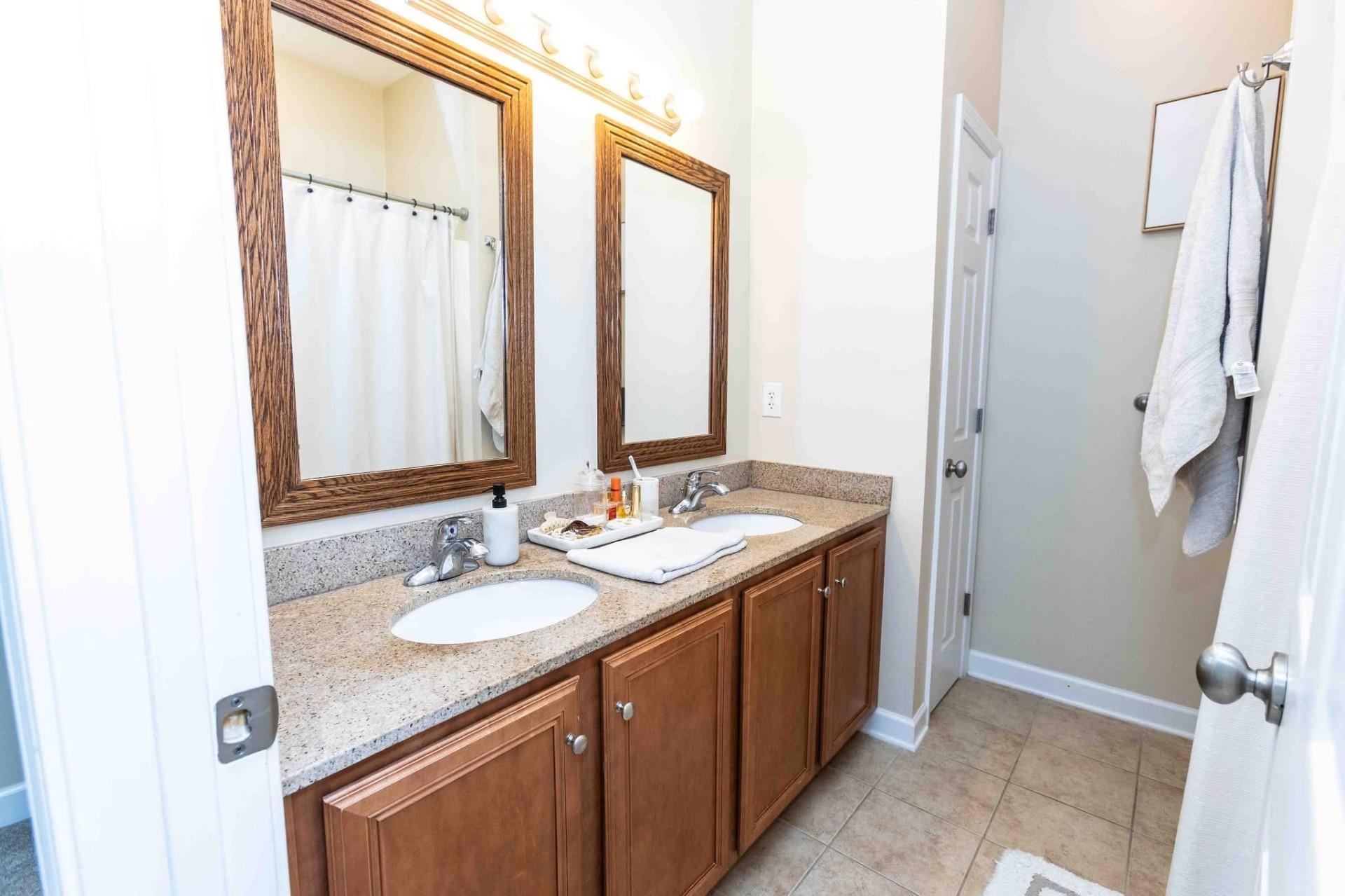 3560 Alexandria Ave. 