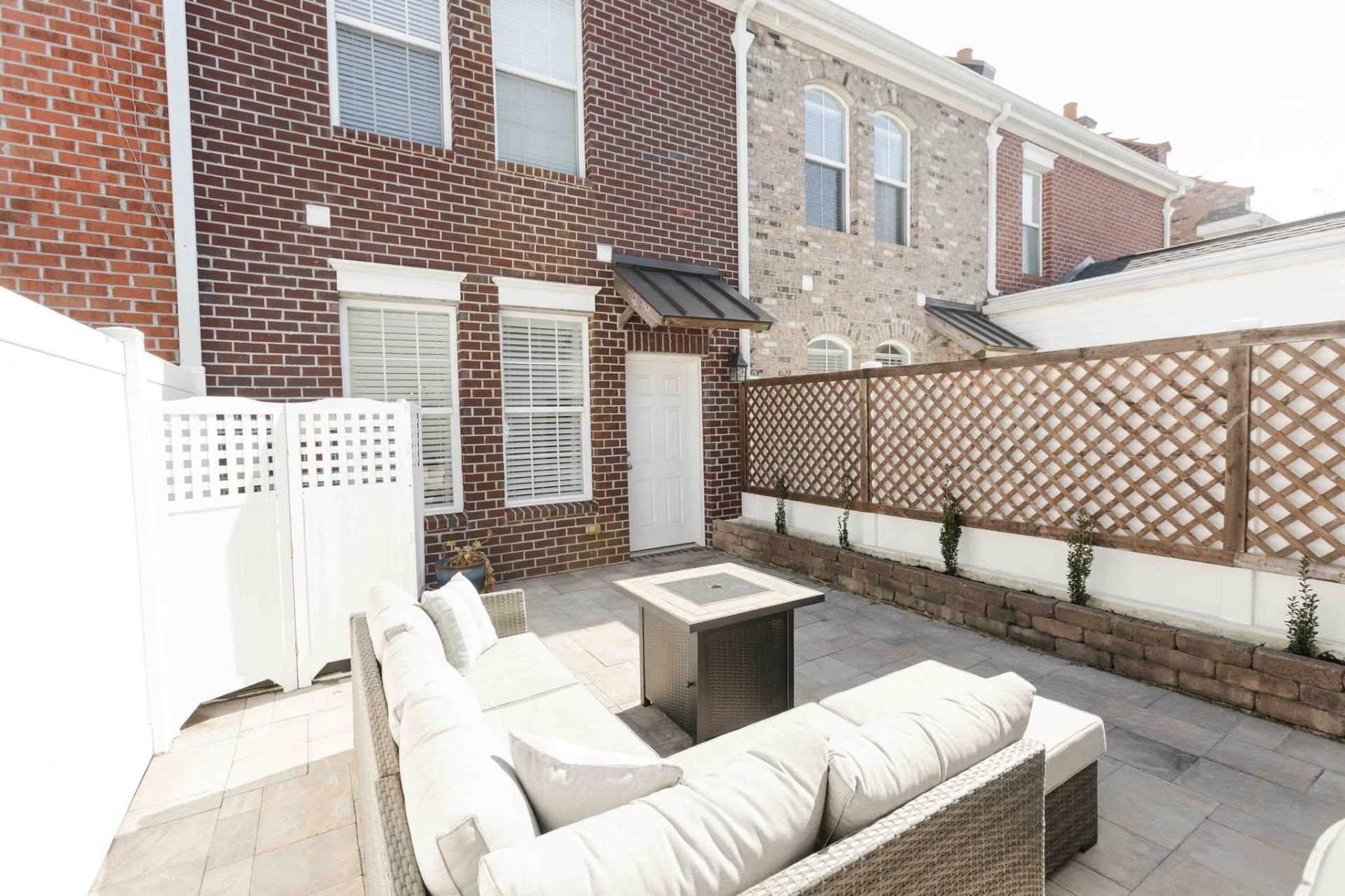 3560 Alexandria Ave. 