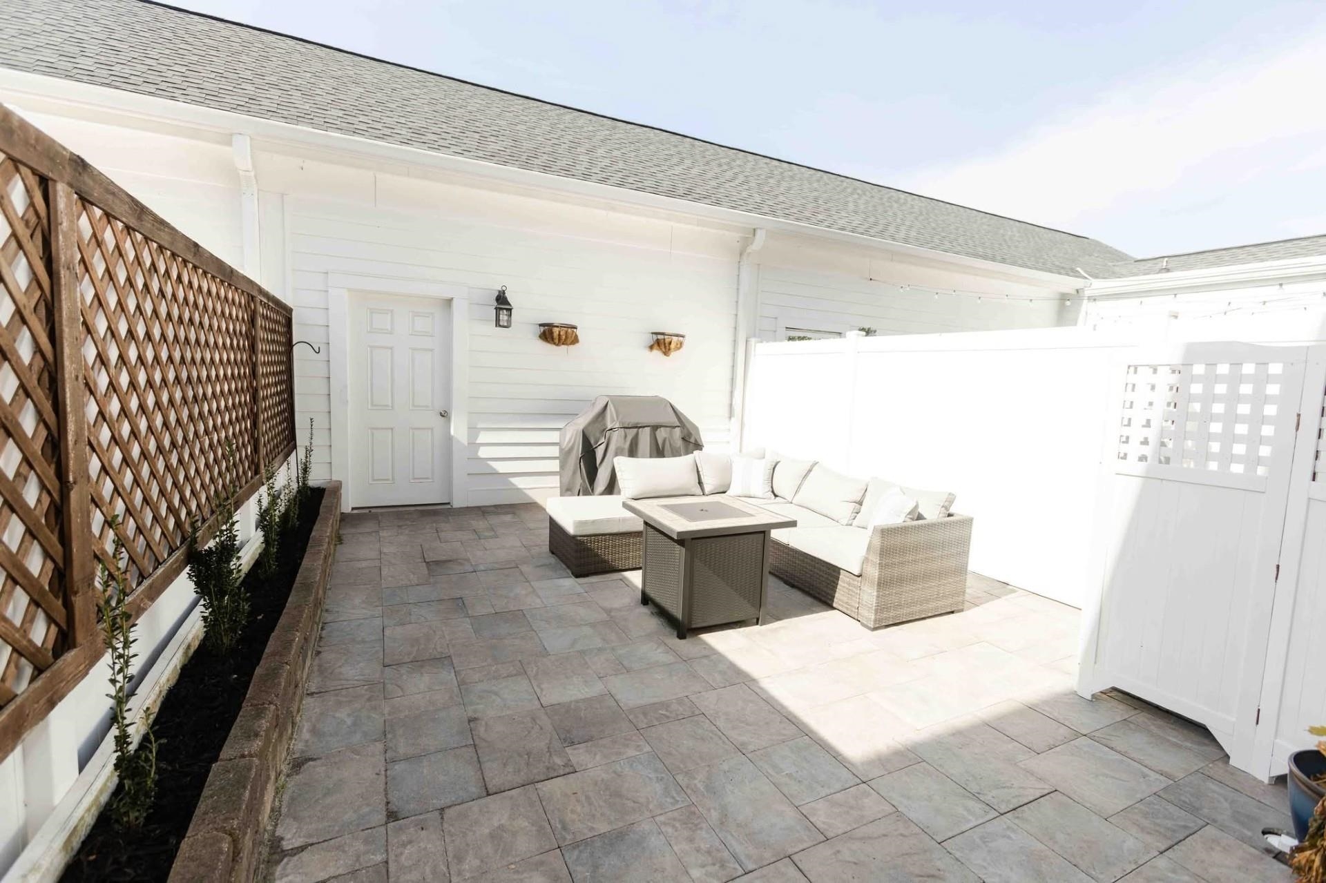 3560 Alexandria Ave. 