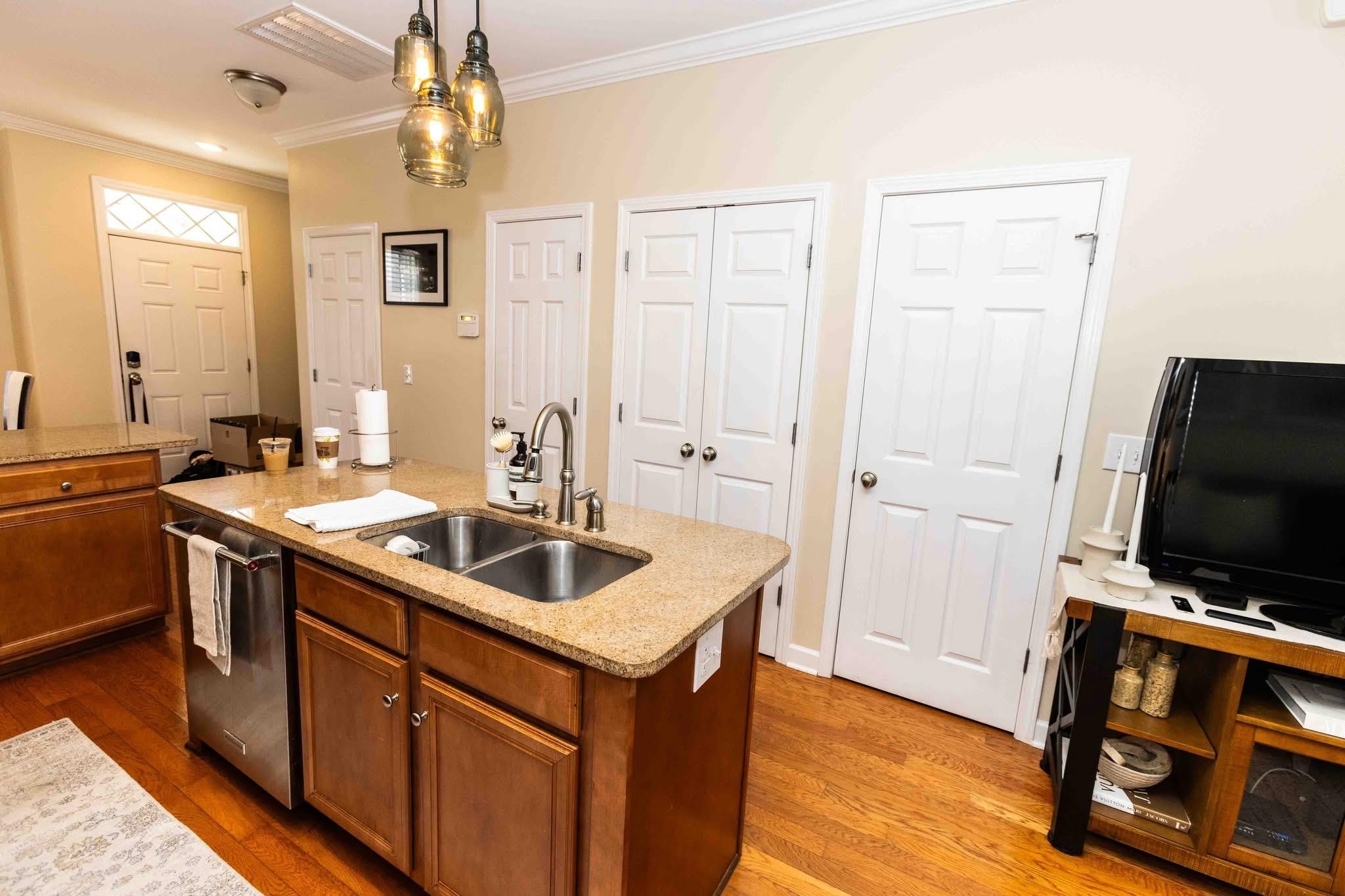 3560 Alexandria Ave. 