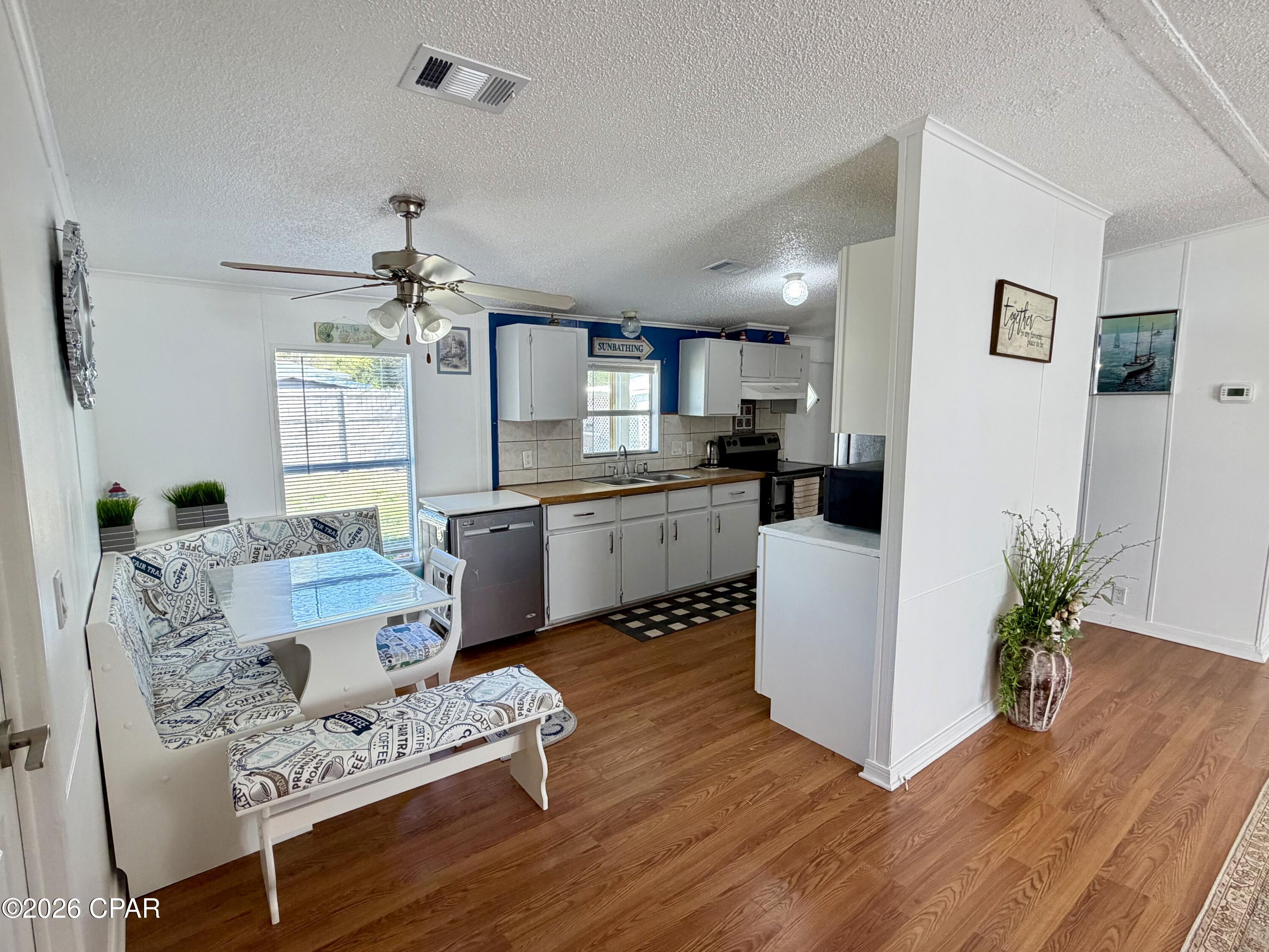 Image 11 For 625 Live Oak Lane