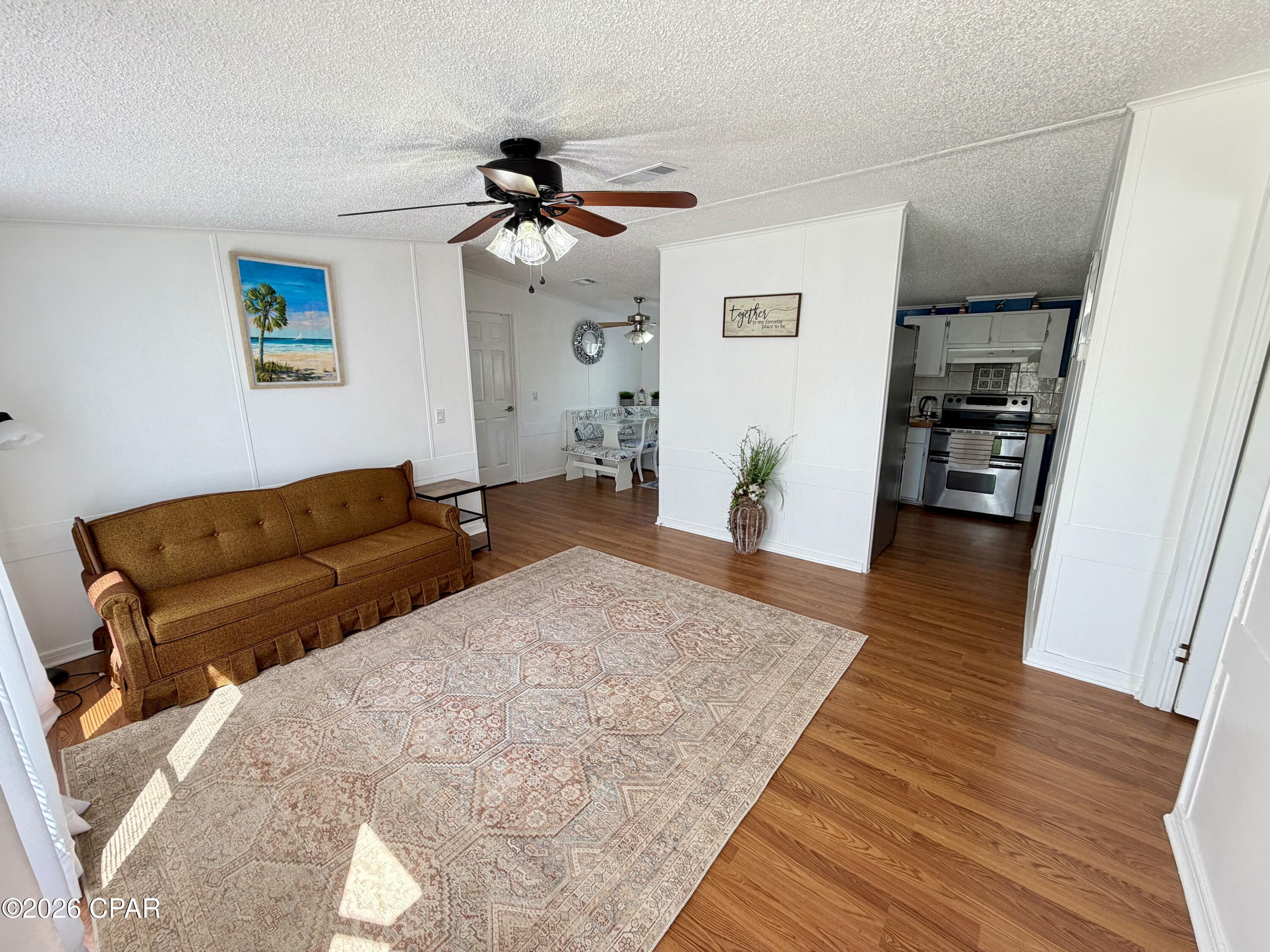 Image 7 For 625 Live Oak Lane