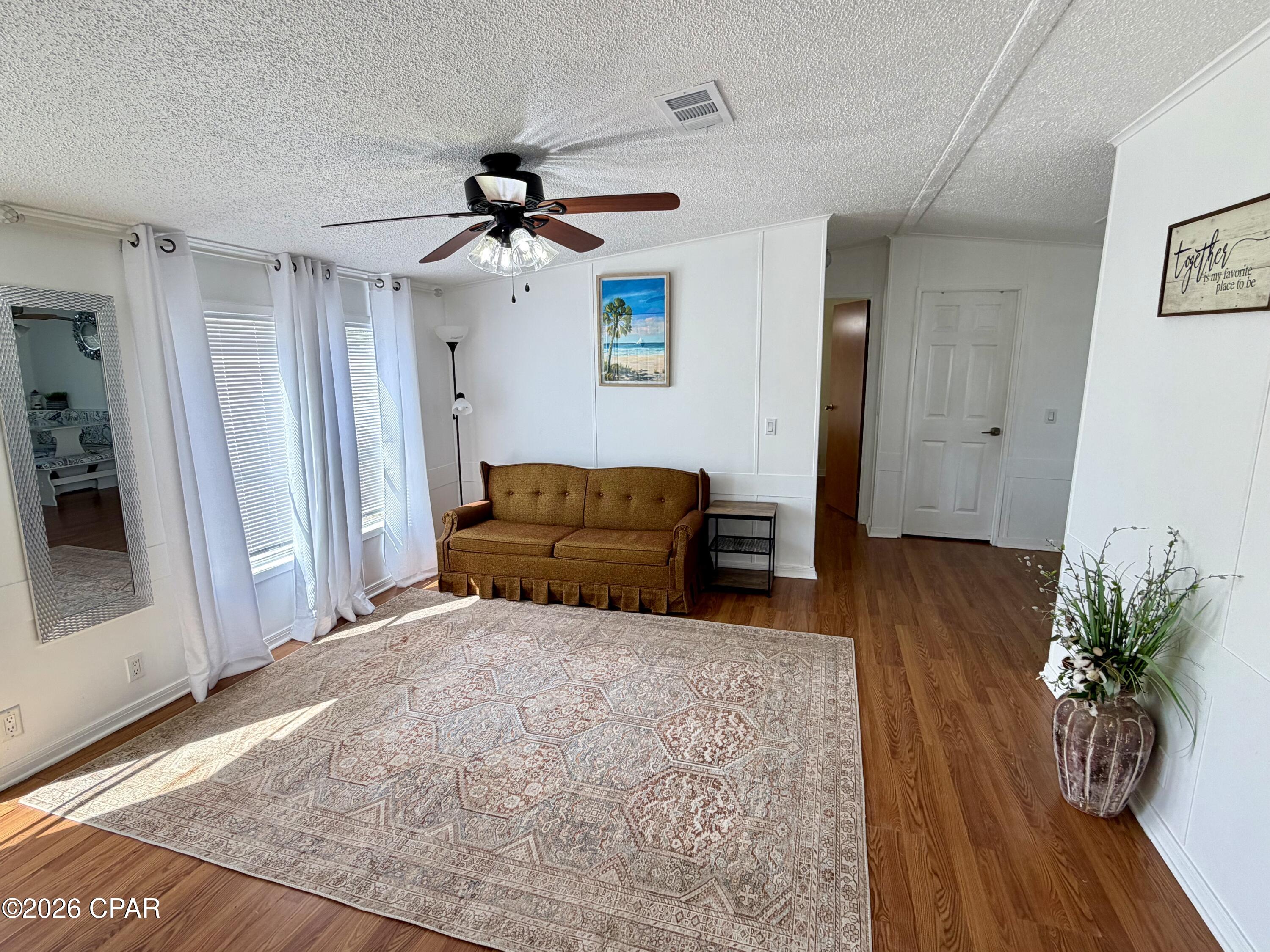 Image 8 For 625 Live Oak Lane