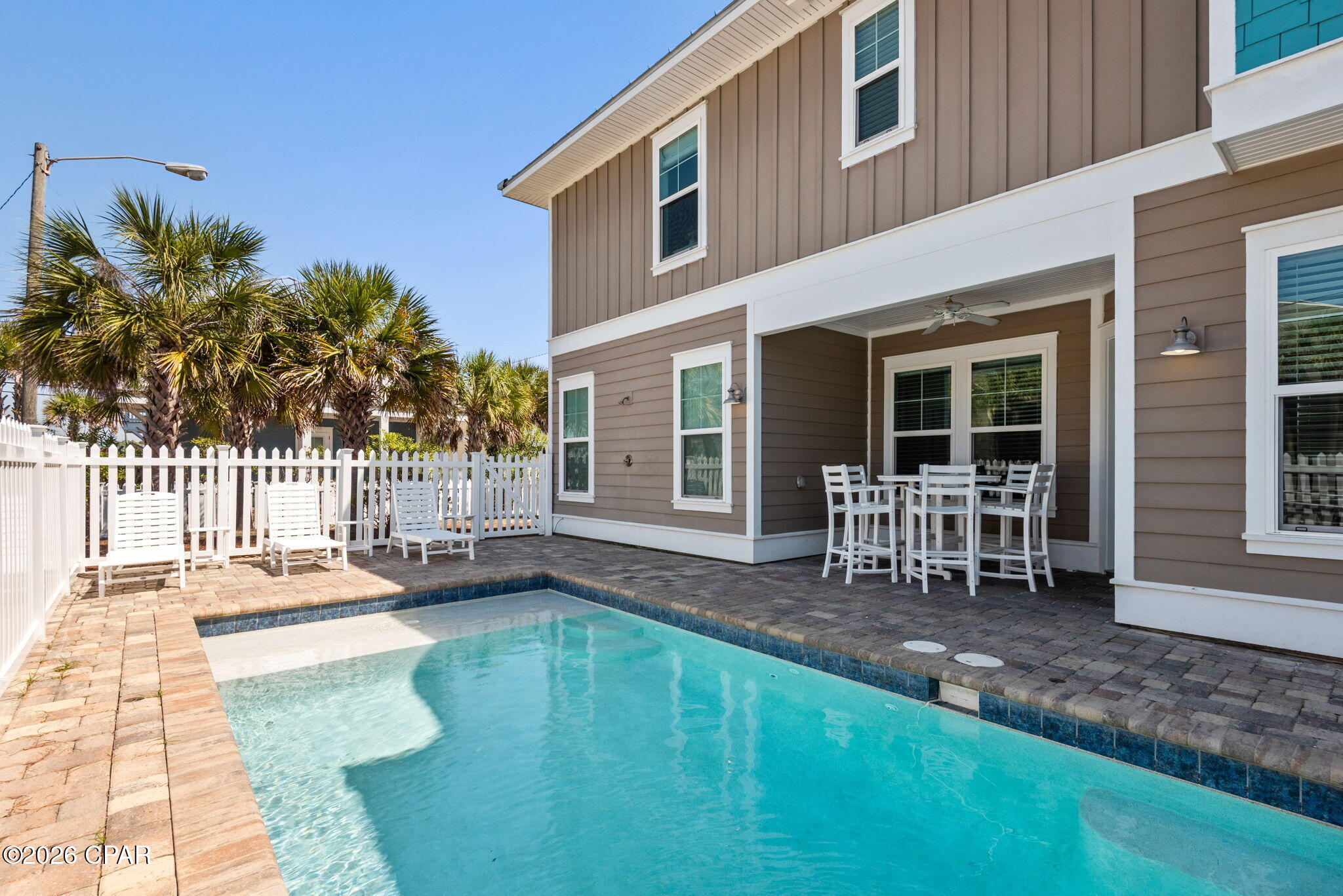 Image 3 For 5518 Gulf Drive
