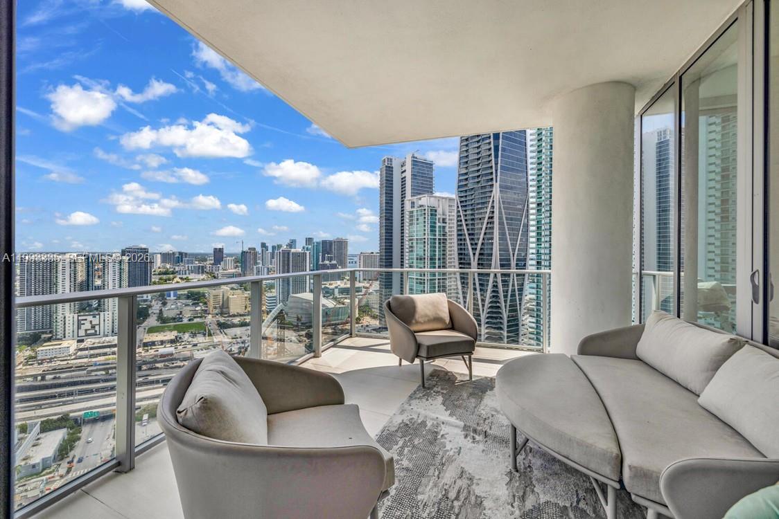 Condo for Sale in Miami, FL
