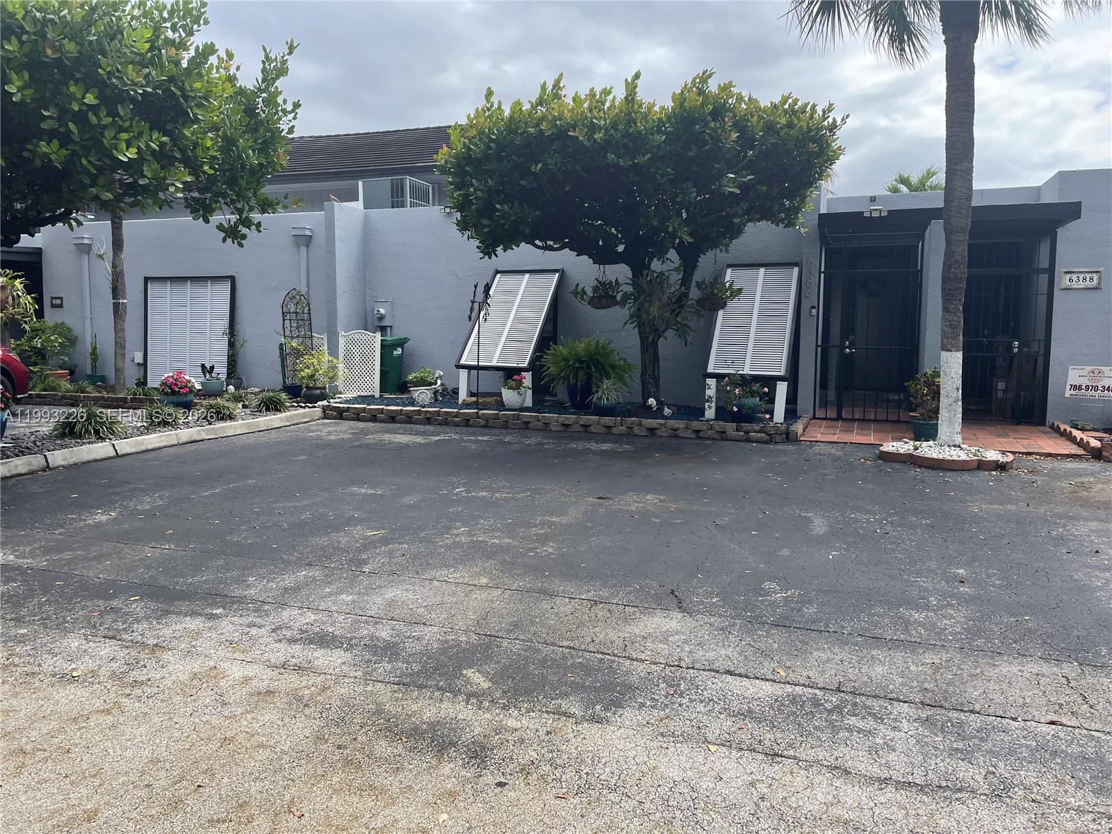 Miami Lakes Windmill Gate