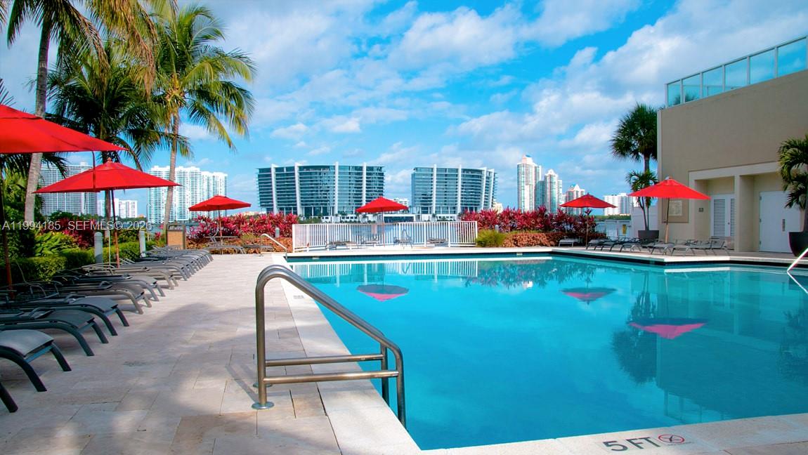 Marina Bay Club Condo Hot