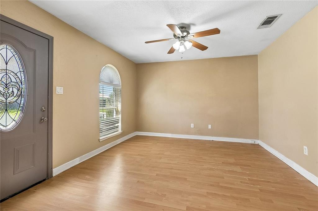 Photo 2 of Single family home for sale at 8109 Versailles St, Metairie, LA 70003 | MLS# 2547890 | Listing updated on 2026-09-24
