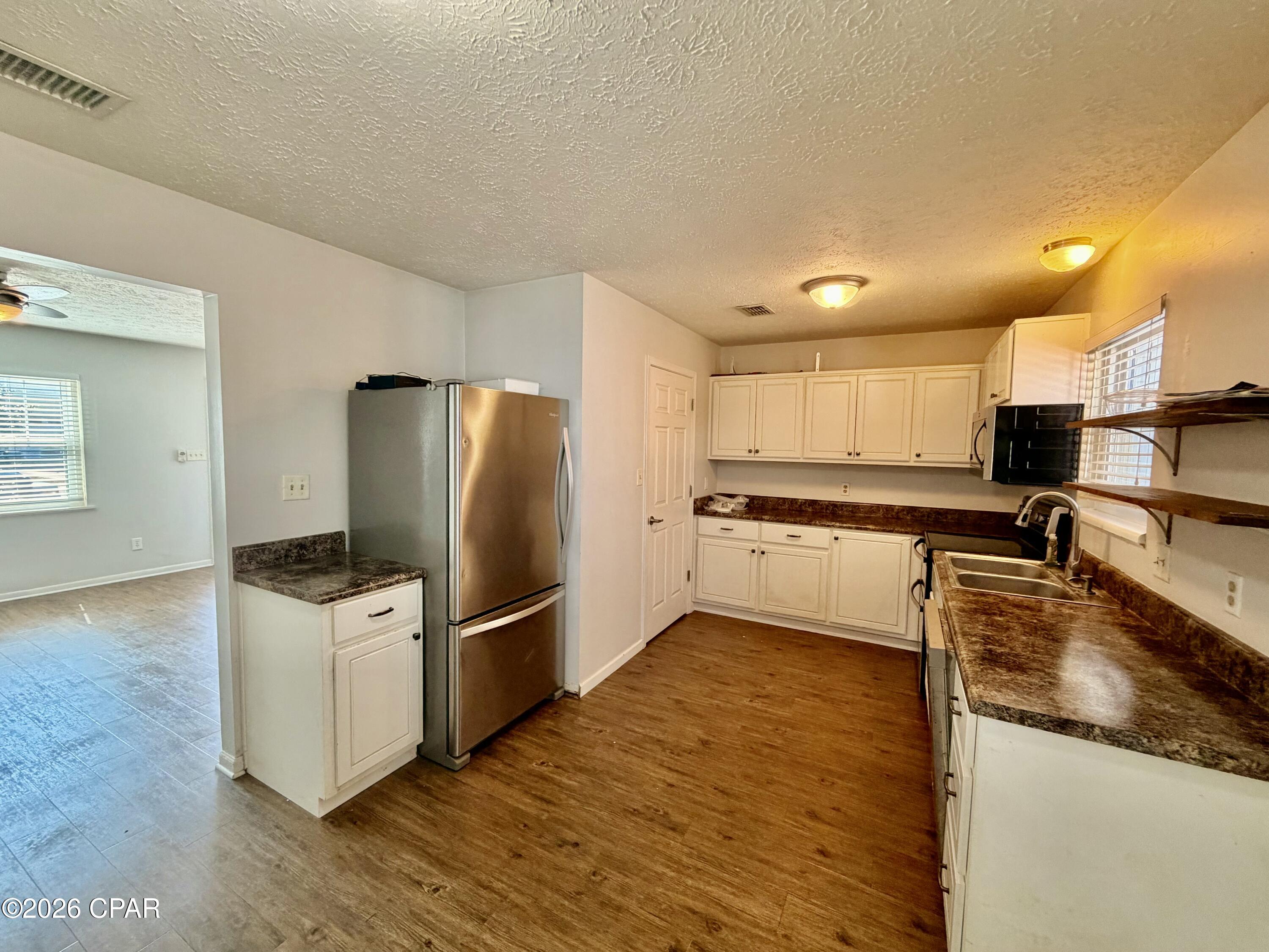 Image 5 For 21104 Lakeview Drive