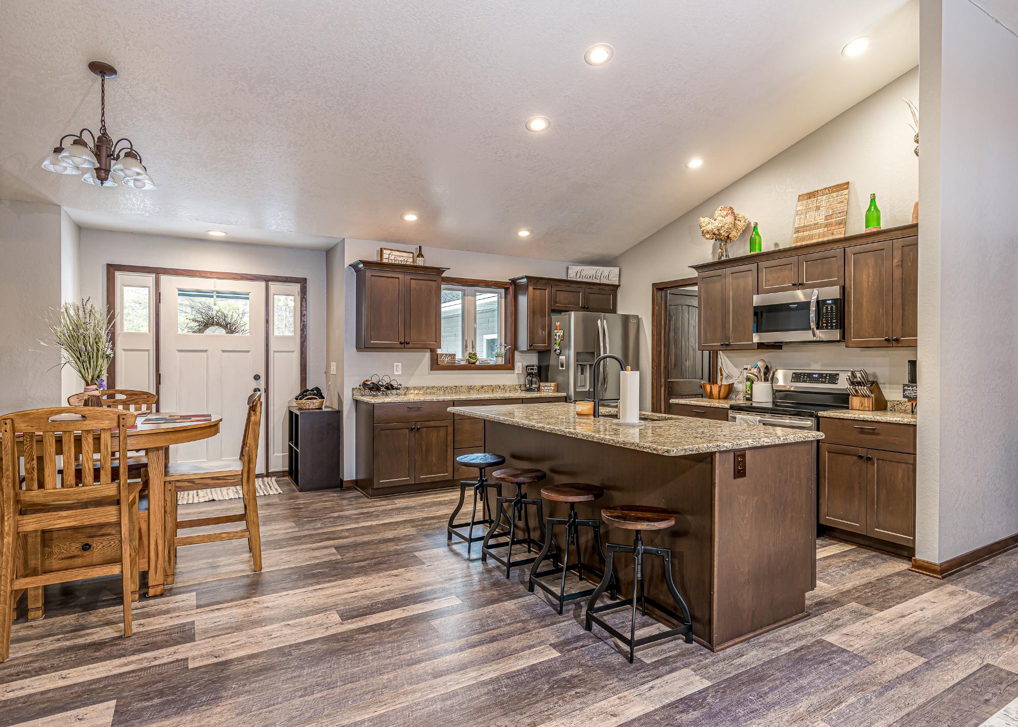 Patricia Lake Property 10228 Falcon Ridge Rd Photo 4