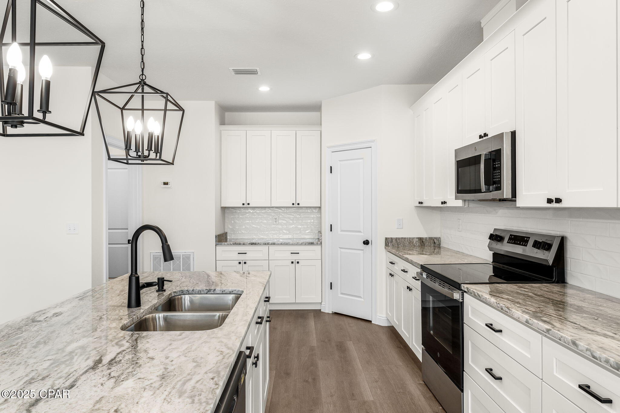 Image 7 For 9019 Laird Street