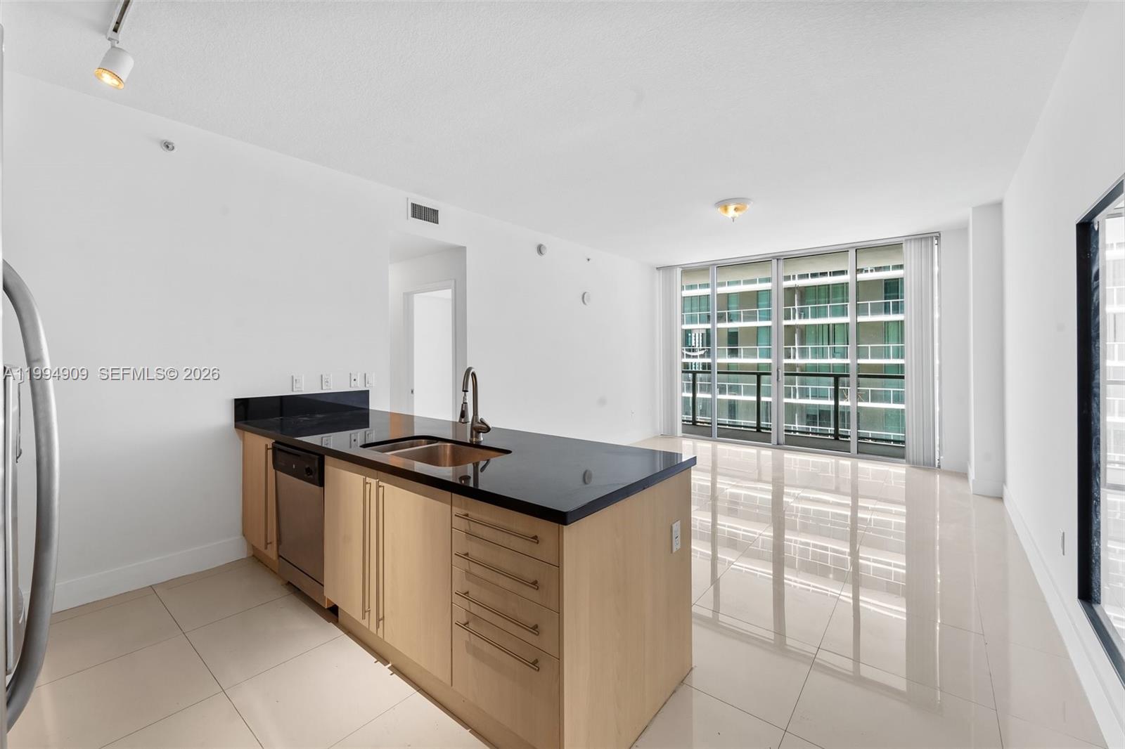 The Axis On Brickell Cond