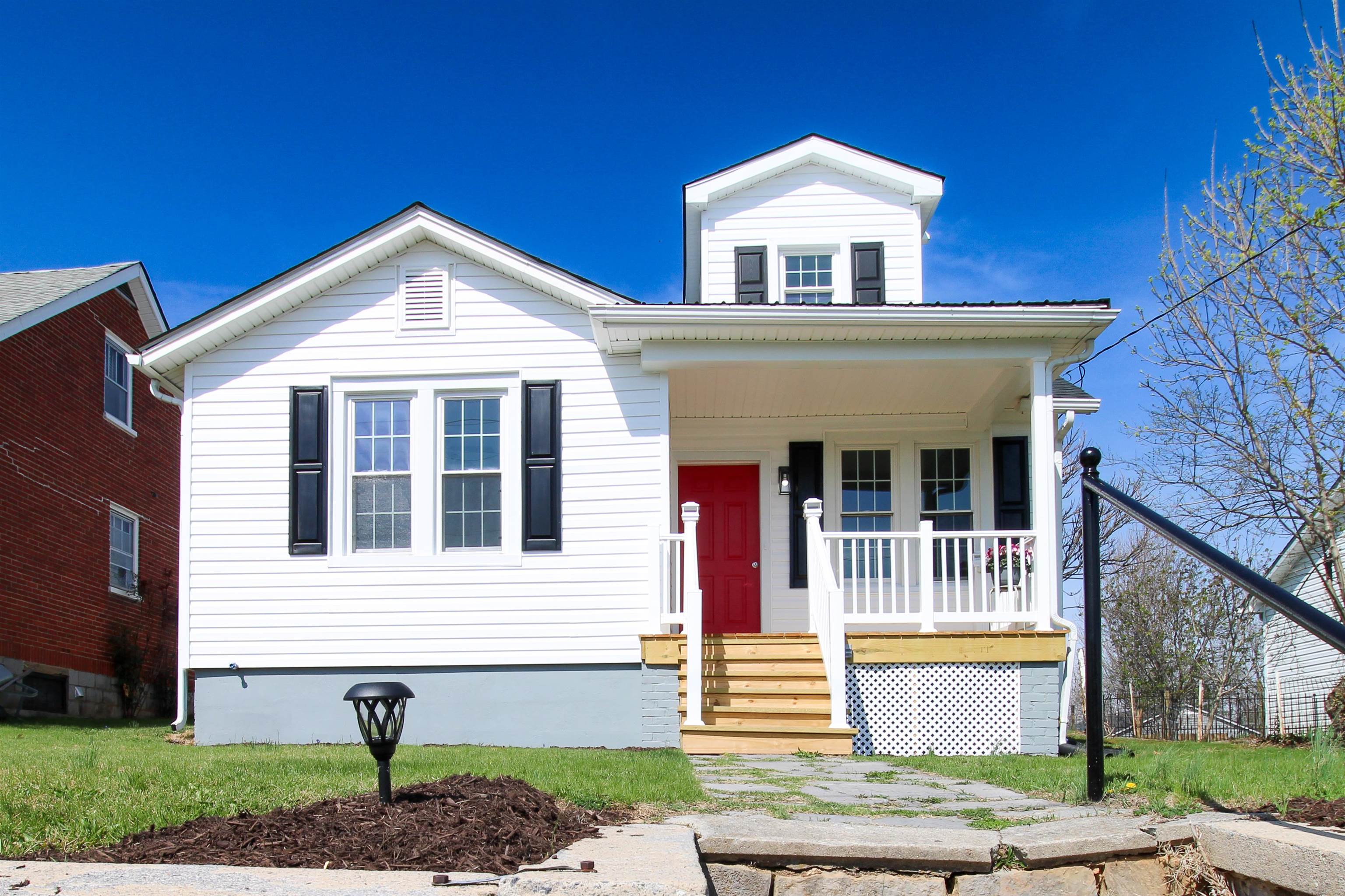 128 WAVERLEY ST, Staunton, VA 24401