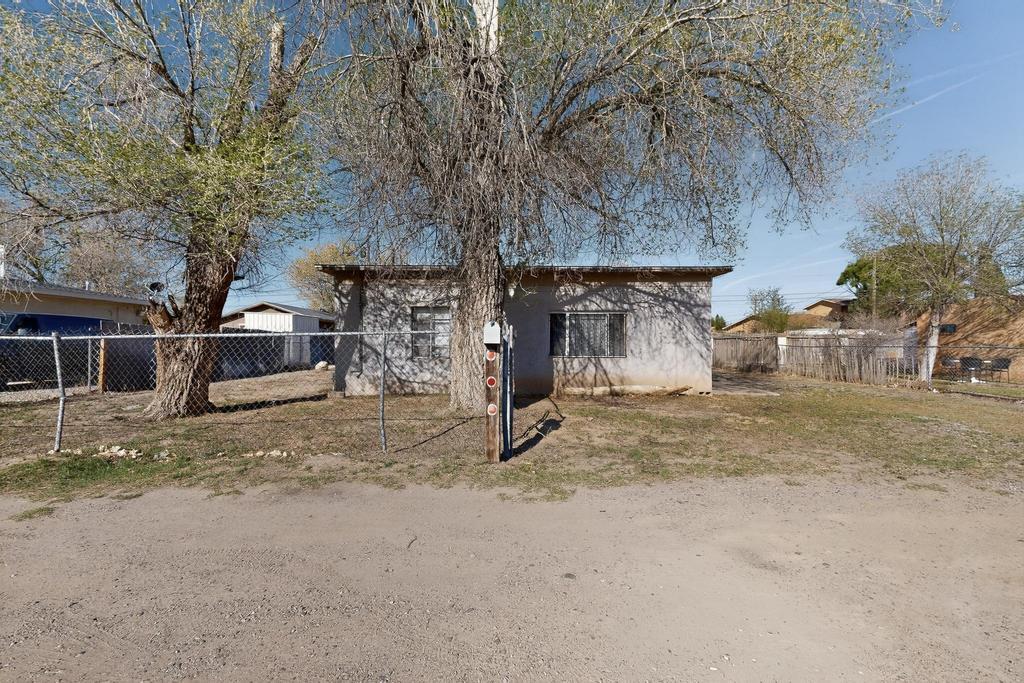 Homes for sale in Albuquerque, NM | 105 Barcelona Cir Sw, Albuquerque, NM 87105 | MLS# 1101121