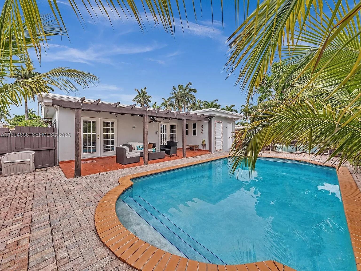 Hollywood Lakes Section