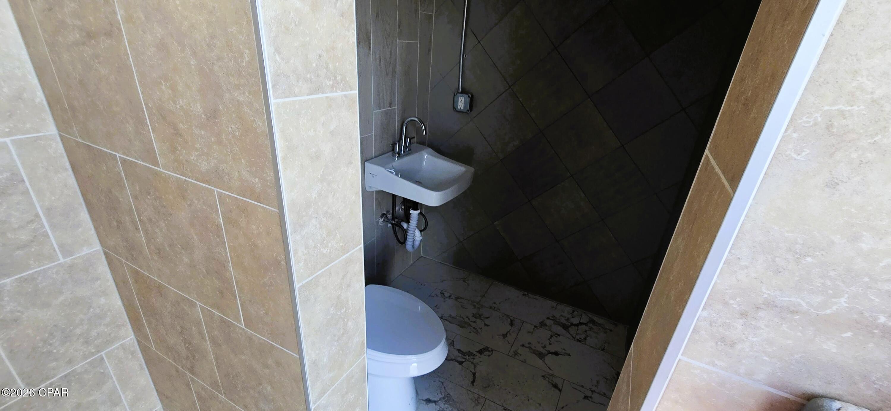 Image 16 For 200 6th Street