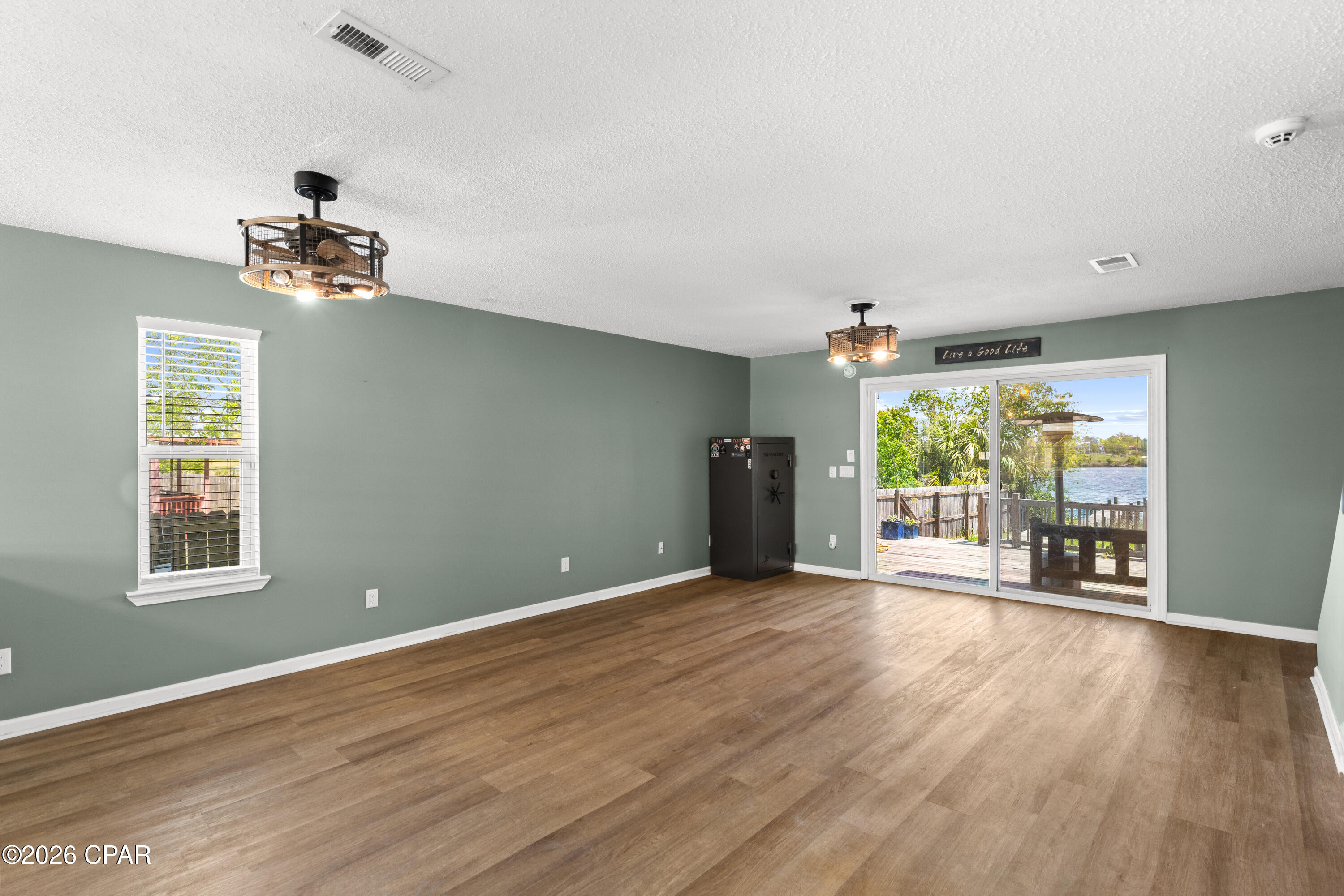 Image 11 For 601 Berthe Avenue