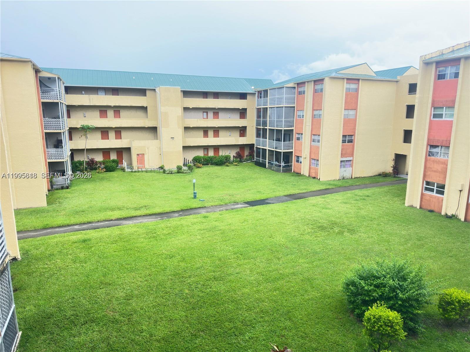 Sunset Hills I Condominiu