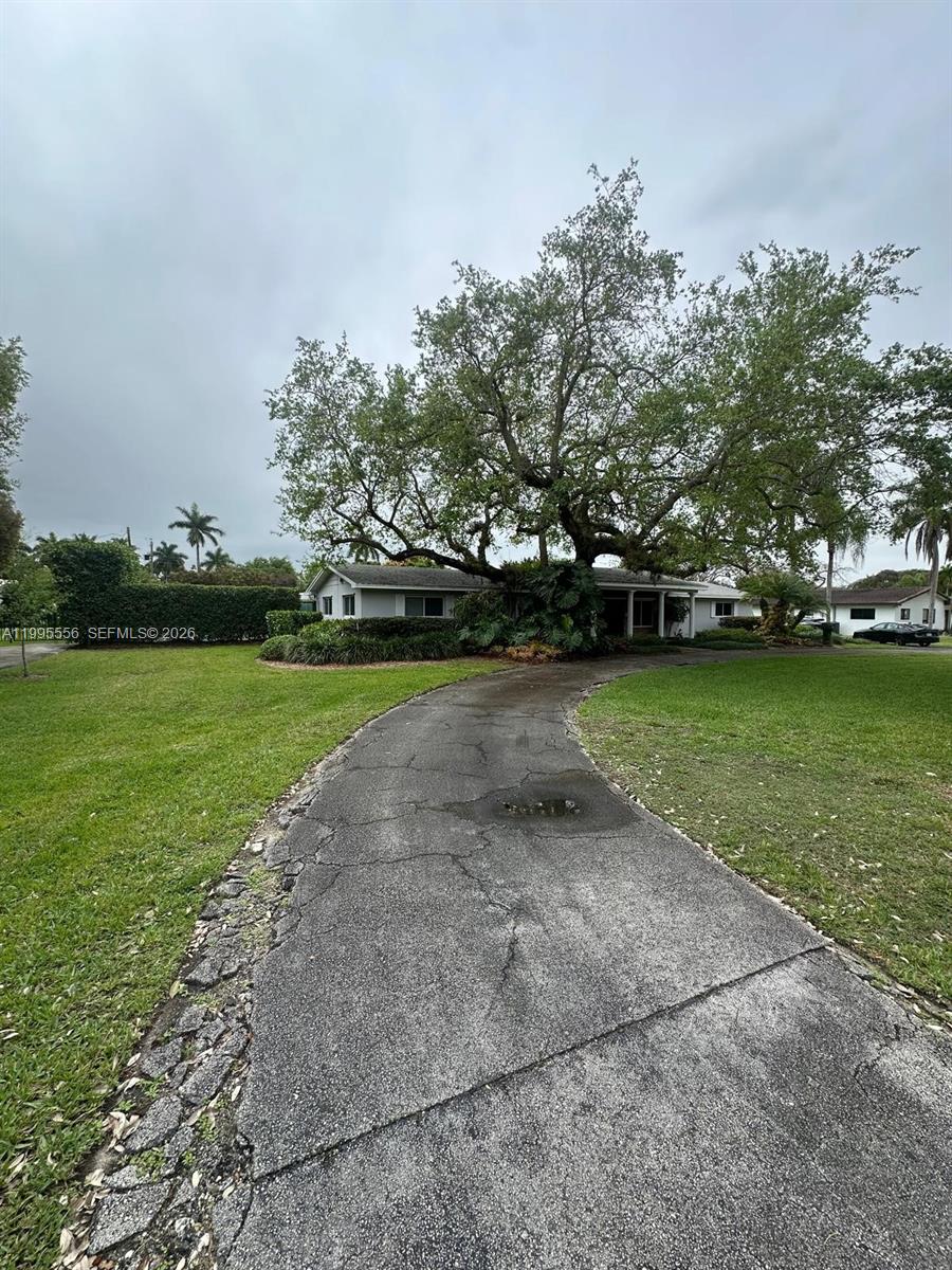 Amazing airbnb or fix and flip opportunity with instant equity! Property is on oversize lot along with a tennis court on site! cash or hard money only please see broker remarks
