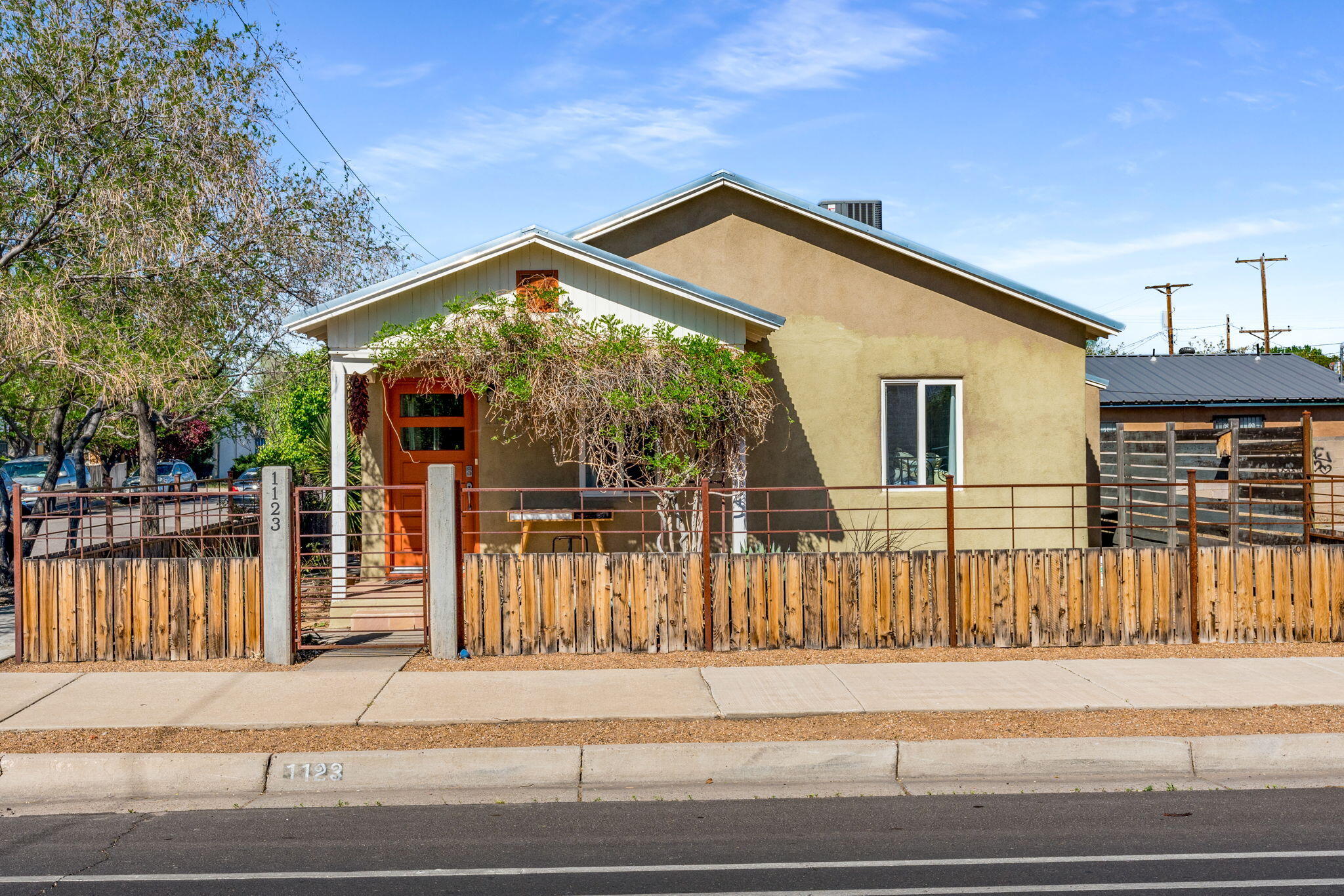 Homes for sale in Albuquerque, NM | 1123 3rd St Sw, Albuquerque, NM 87102 | MLS# 1101173