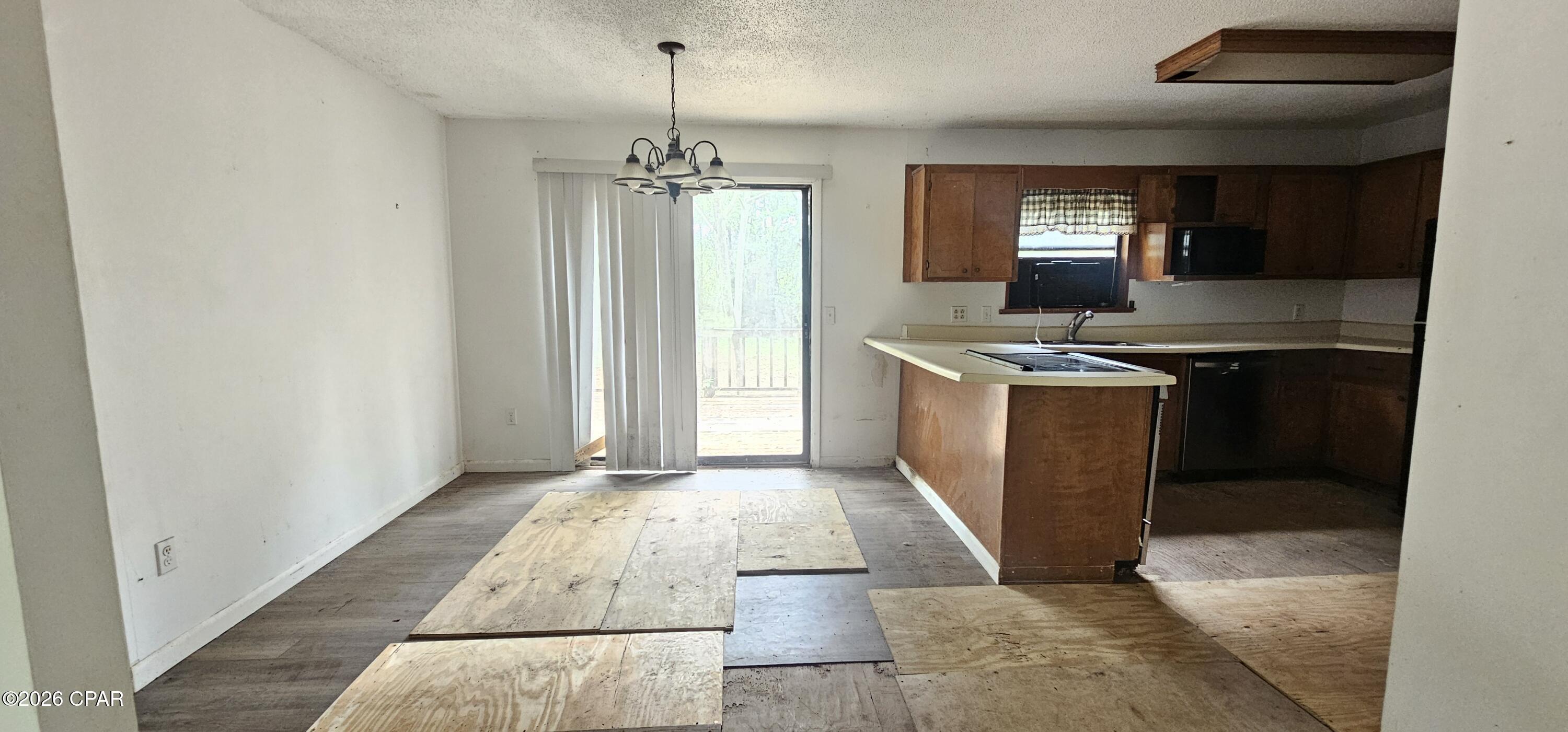 Image 11 For 19076 Oak Hill Drive