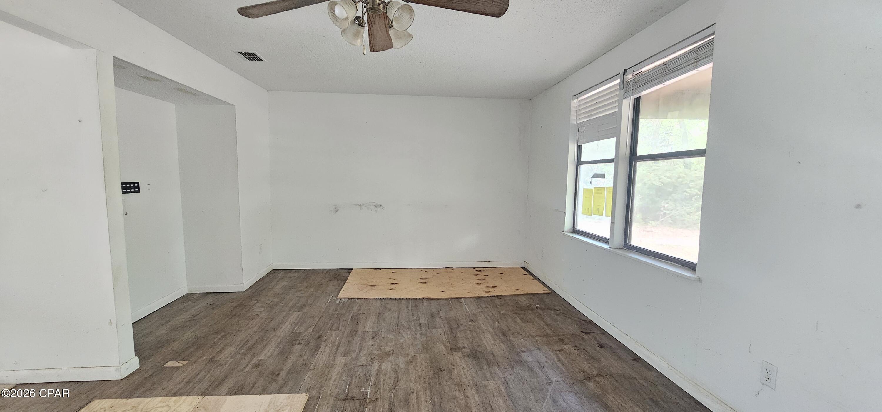 Image 7 For 19076 Oak Hill Drive